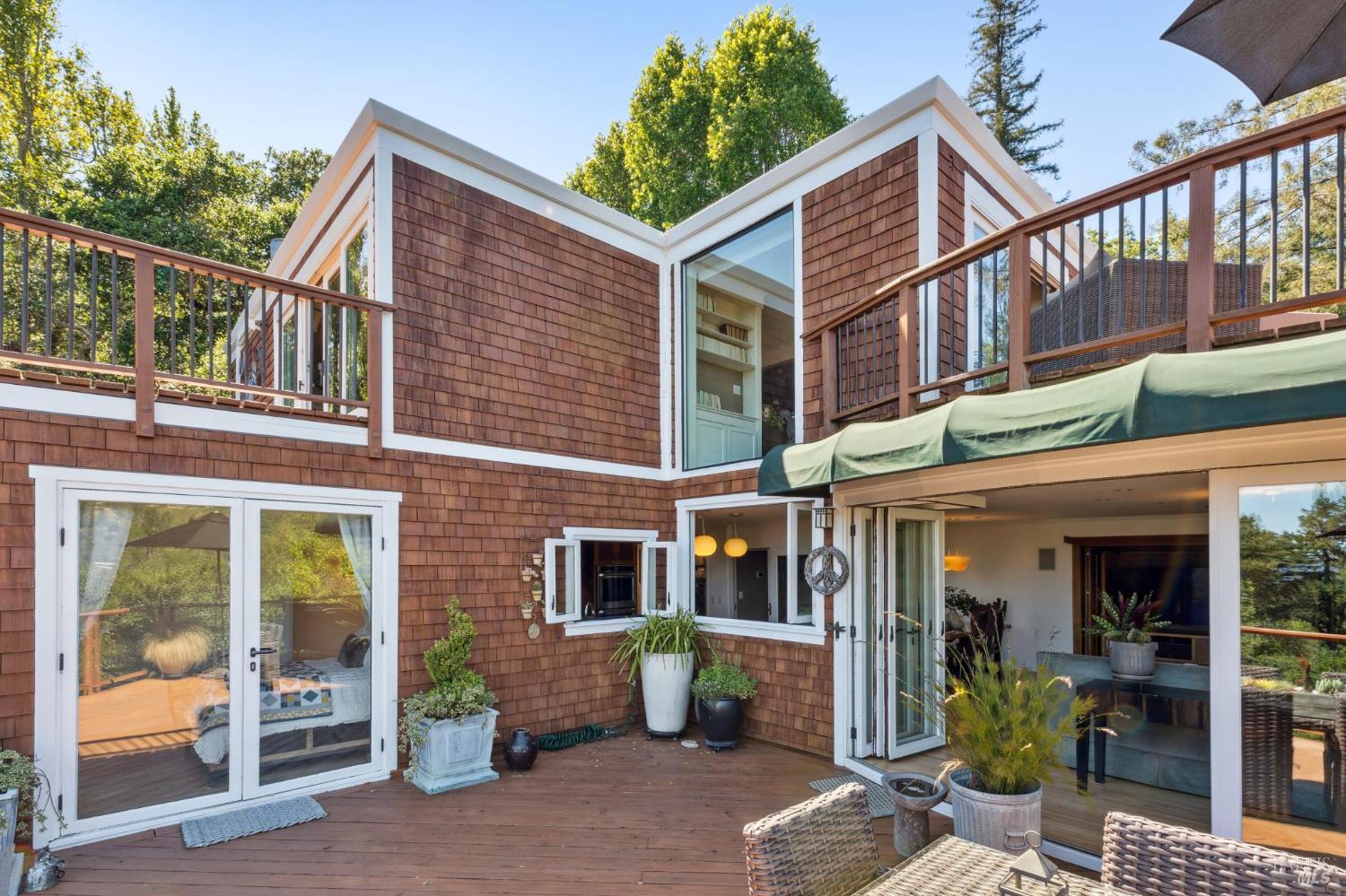 Detail Gallery Image 5 of 54 For 222 Marguerite Ave, Mill Valley,  CA 94941 - 4 Beds | 5 Baths