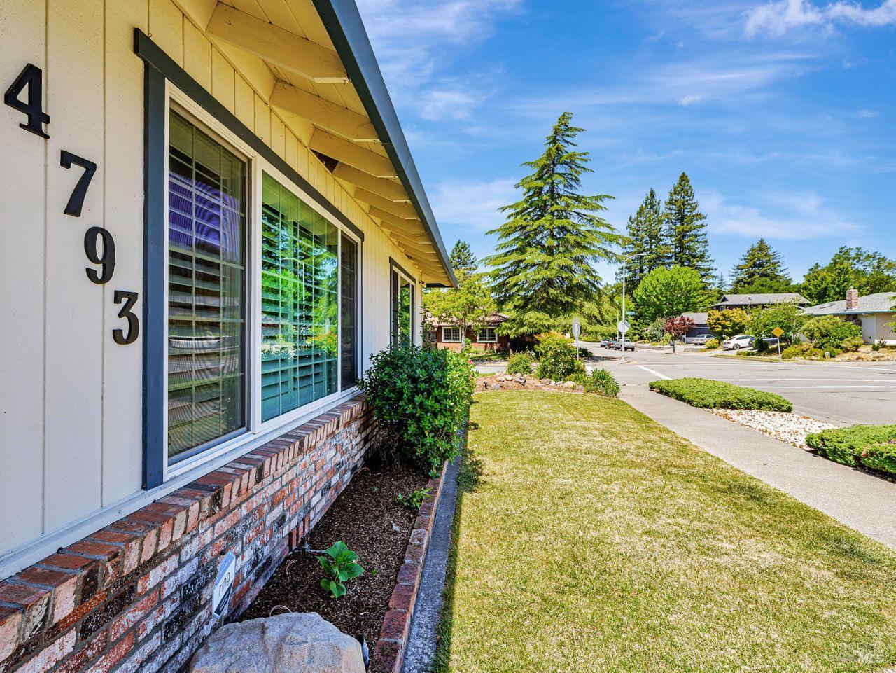 Detail Gallery Image 4 of 30 For 4793 Glencannon St, Santa Rosa,  CA 95405 - 3 Beds | 2 Baths