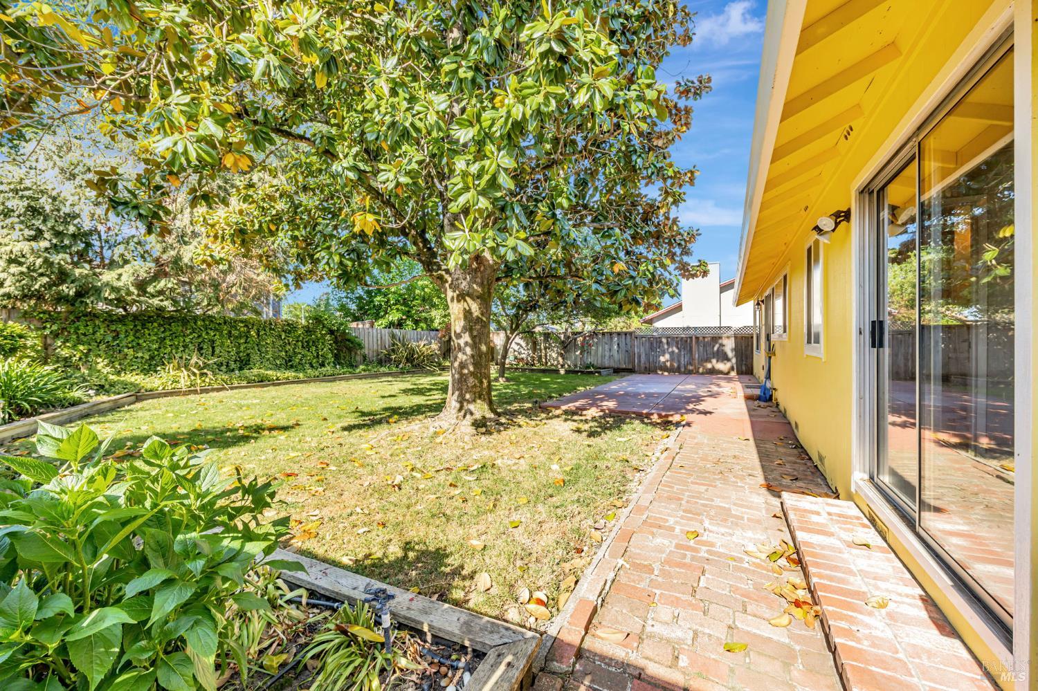 Detail Gallery Image 15 of 17 For 1181 Eleanor Ave, Rohnert Park,  CA 94928 - 3 Beds | 2 Baths