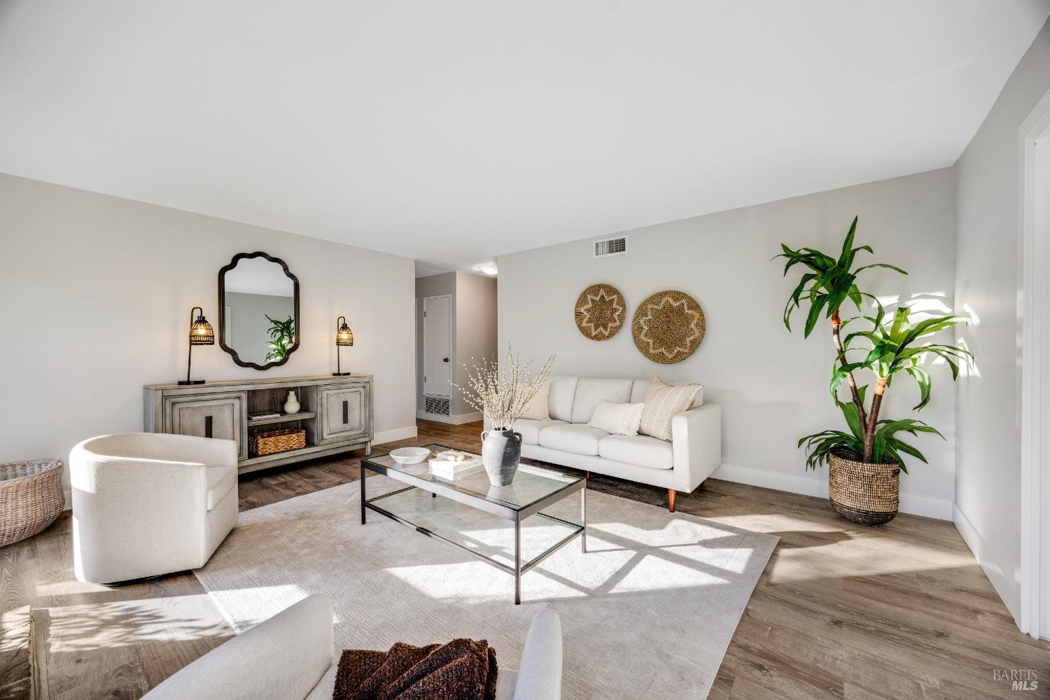 Detail Gallery Image 11 of 83 For 22 Laurie Ct, Novato,  CA 94947 - 4 Beds | 2 Baths