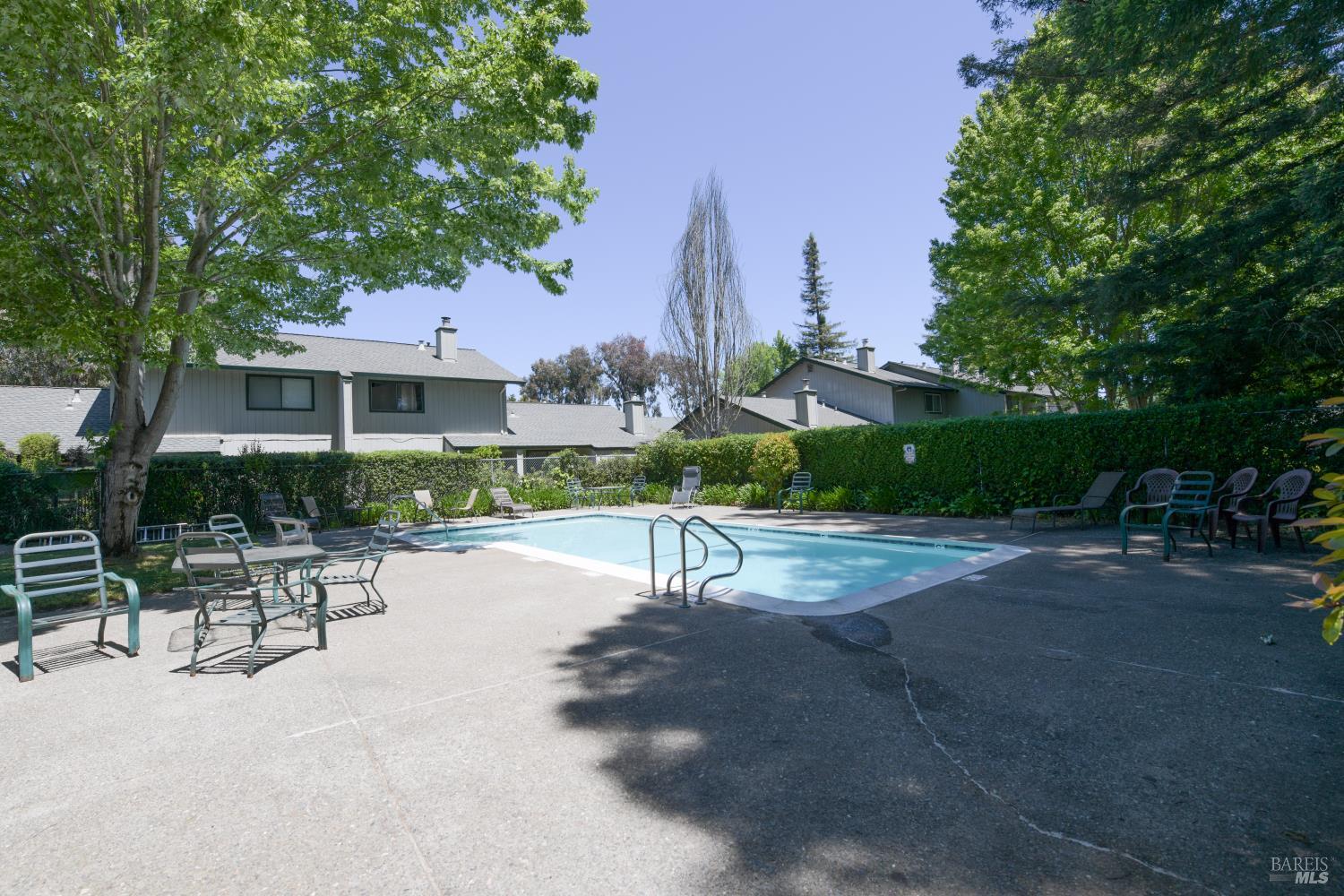 Detail Gallery Image 4 of 31 For 433 Freeway Dr, Napa,  CA 94558 - 2 Beds | 1/1 Baths