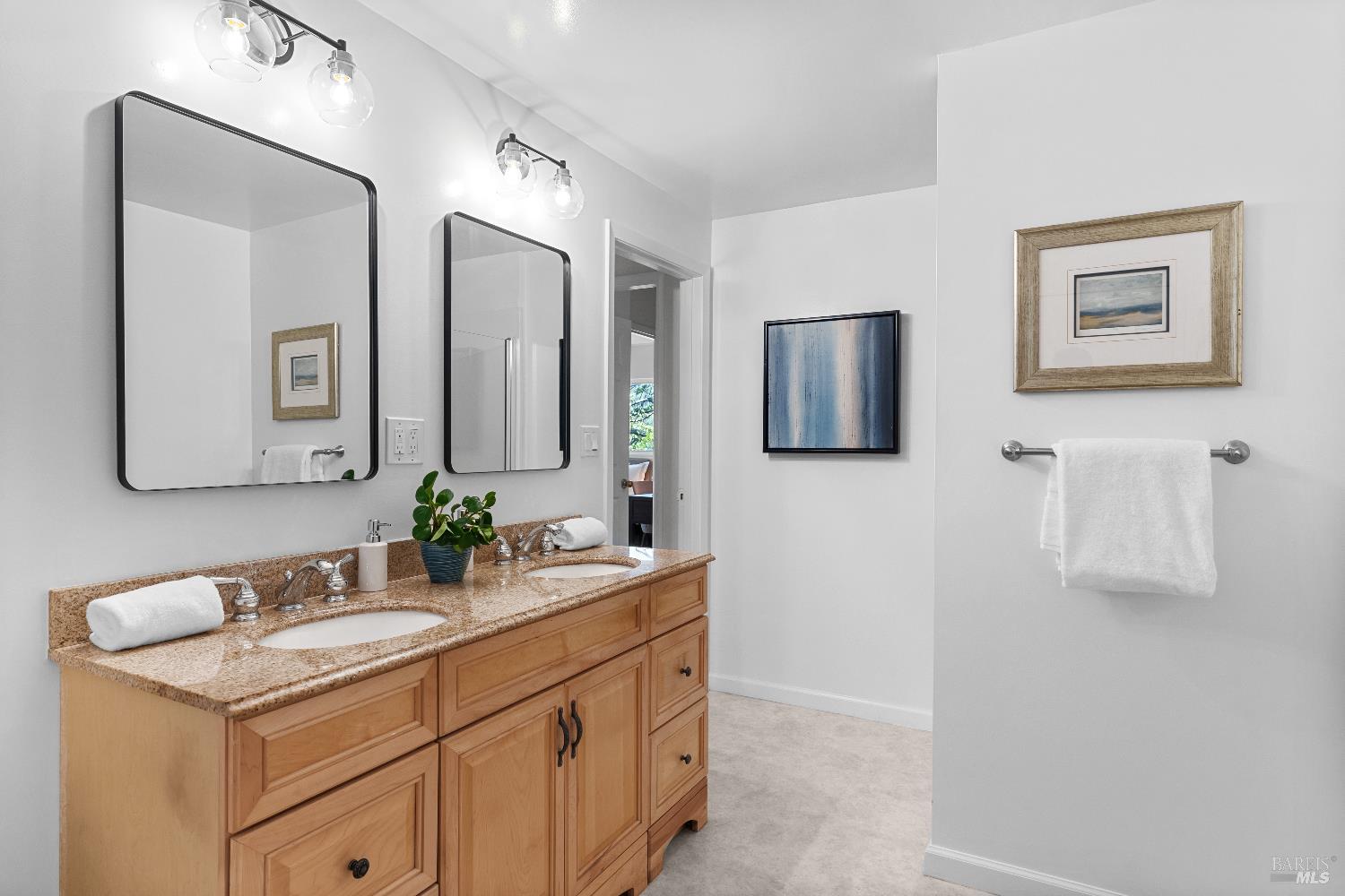 Detail Gallery Image 34 of 51 For 84 E Crescent Dr, San Rafael,  CA 94901 - 3 Beds | 2 Baths