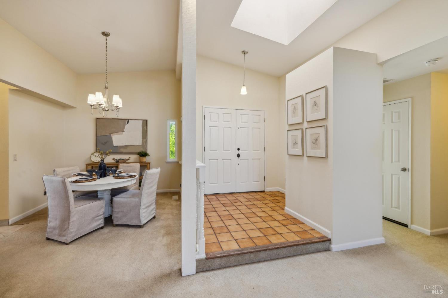 Detail Gallery Image 4 of 35 For 1506 Cerro Sonoma Cir, Petaluma,  CA 94954 - 3 Beds | 2 Baths