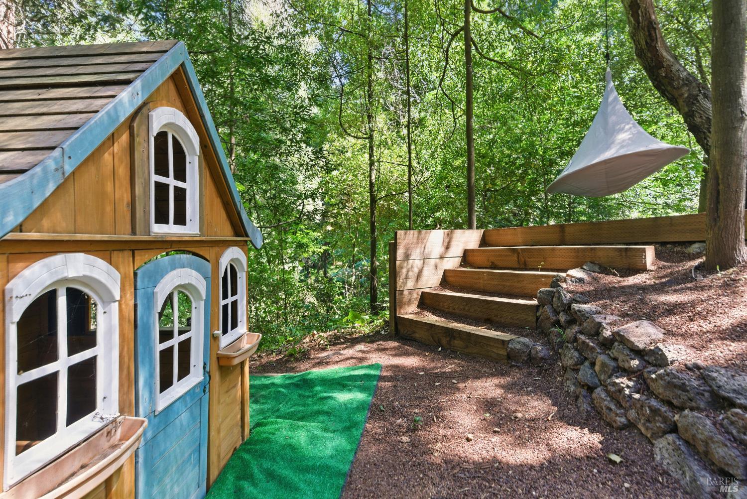 Detail Gallery Image 88 of 97 For 119 Marguerite Ave, Mill Valley,  CA 94941 - 6 Beds | 4/1 Baths