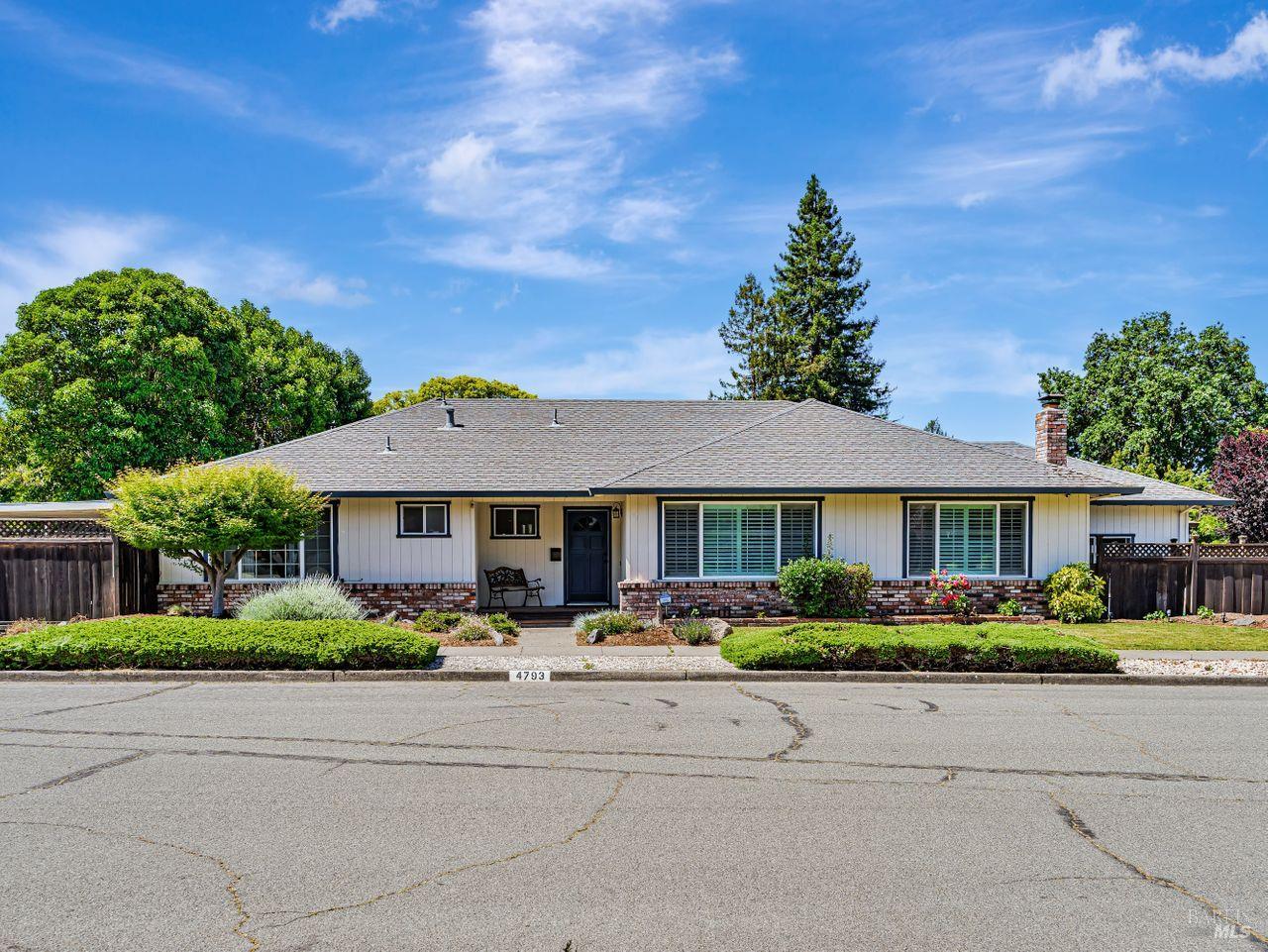 Detail Gallery Image 1 of 30 For 4793 Glencannon St, Santa Rosa,  CA 95405 - 3 Beds | 2 Baths