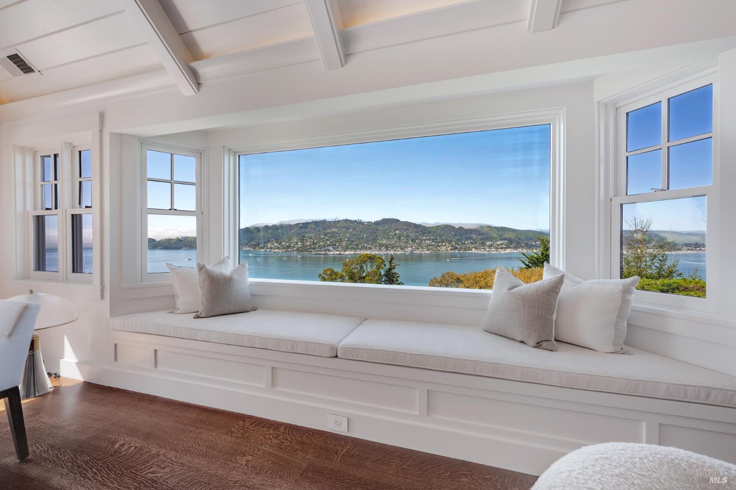 Detail Gallery Image 15 of 64 For 22 Eucalyptus Rd, Belvedere,  CA 94920 - 5 Beds | 4/2 Baths