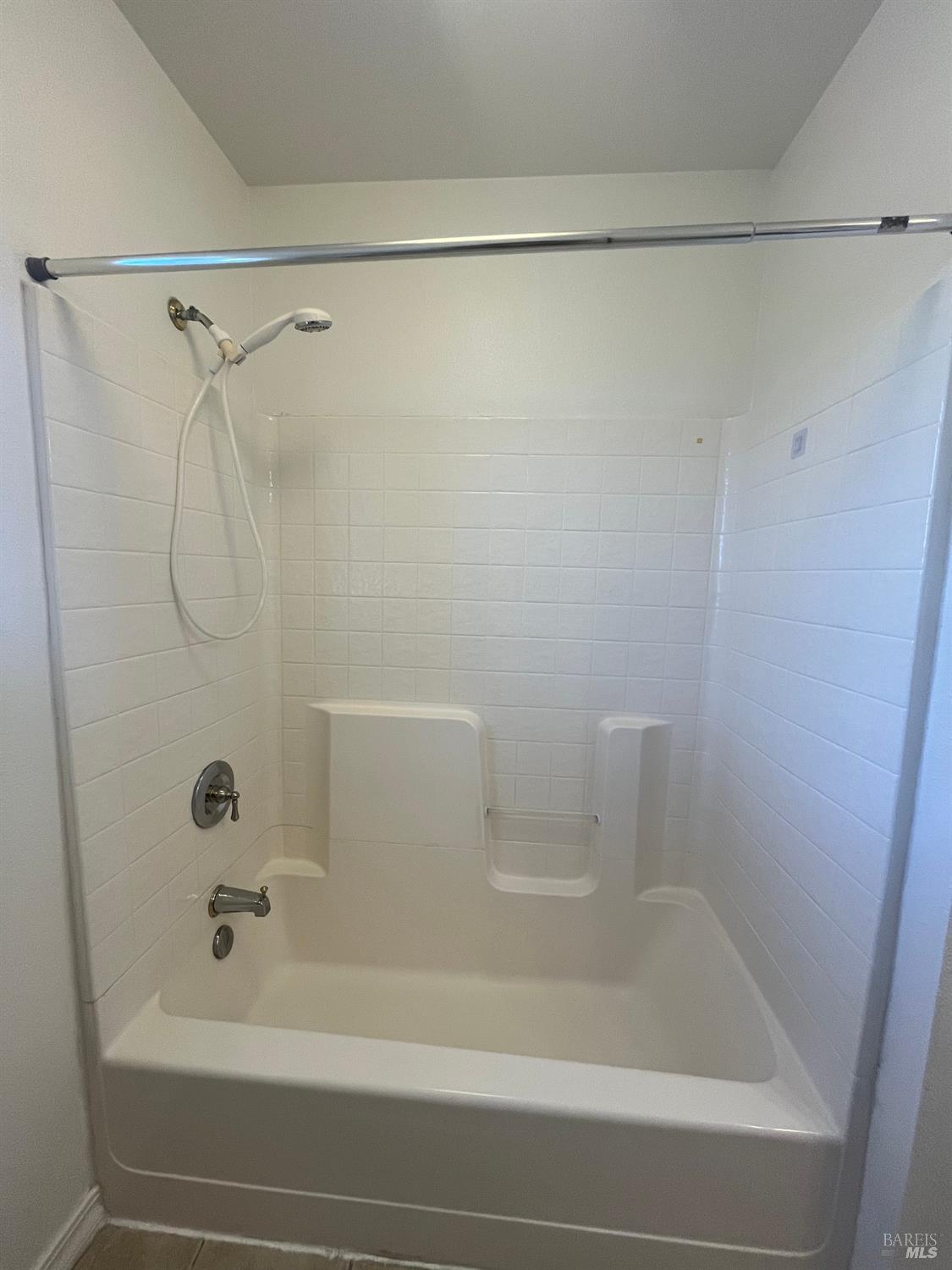Detail Gallery Image 21 of 25 For 150 E J St #4,  Benicia,  CA 94510 - 1 Beds | 1 Baths