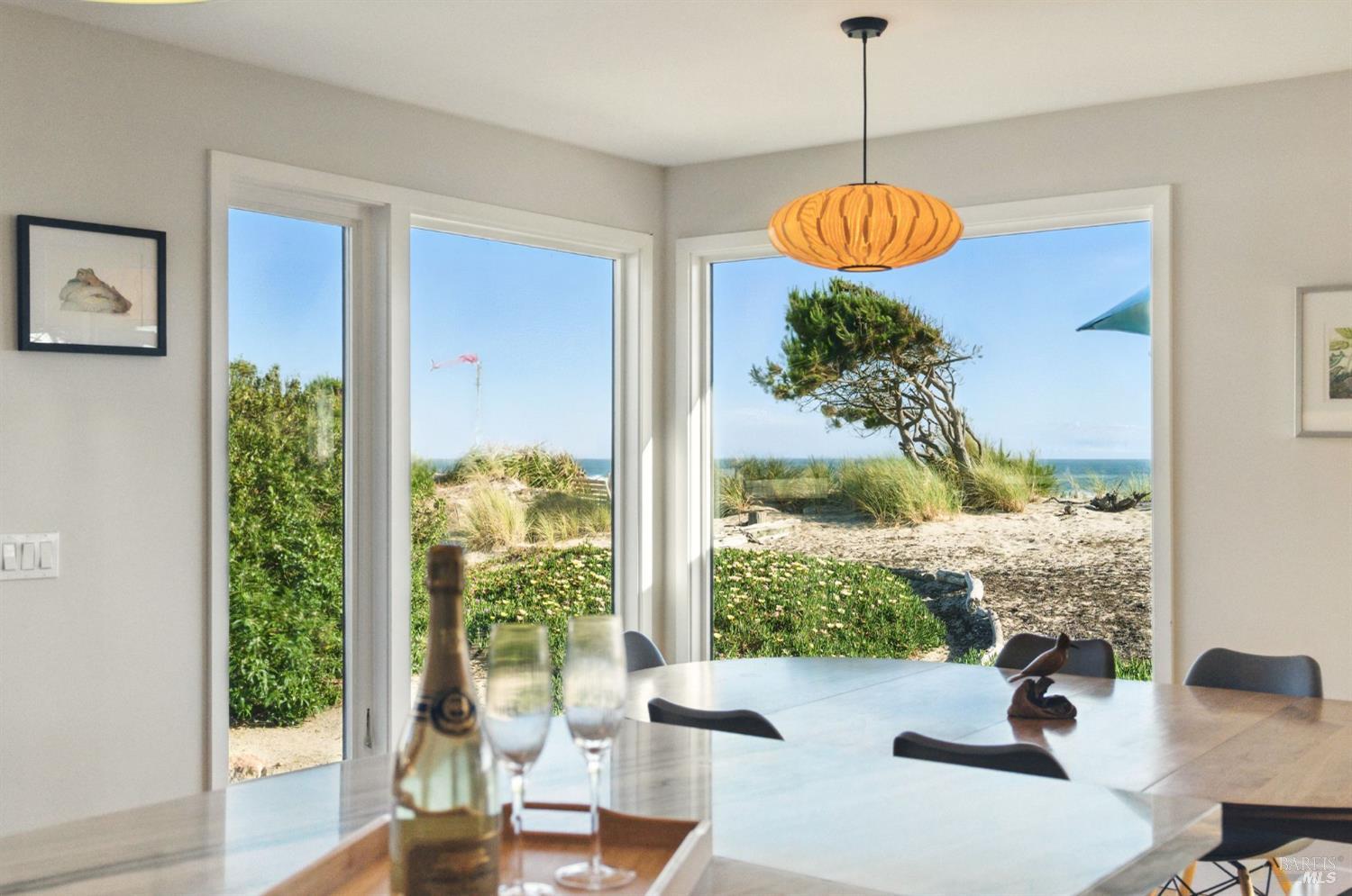 Detail Gallery Image 21 of 43 For 8 Rafael Patio Unkn, Stinson Beach,  CA 94970 - 3 Beds | 2 Baths