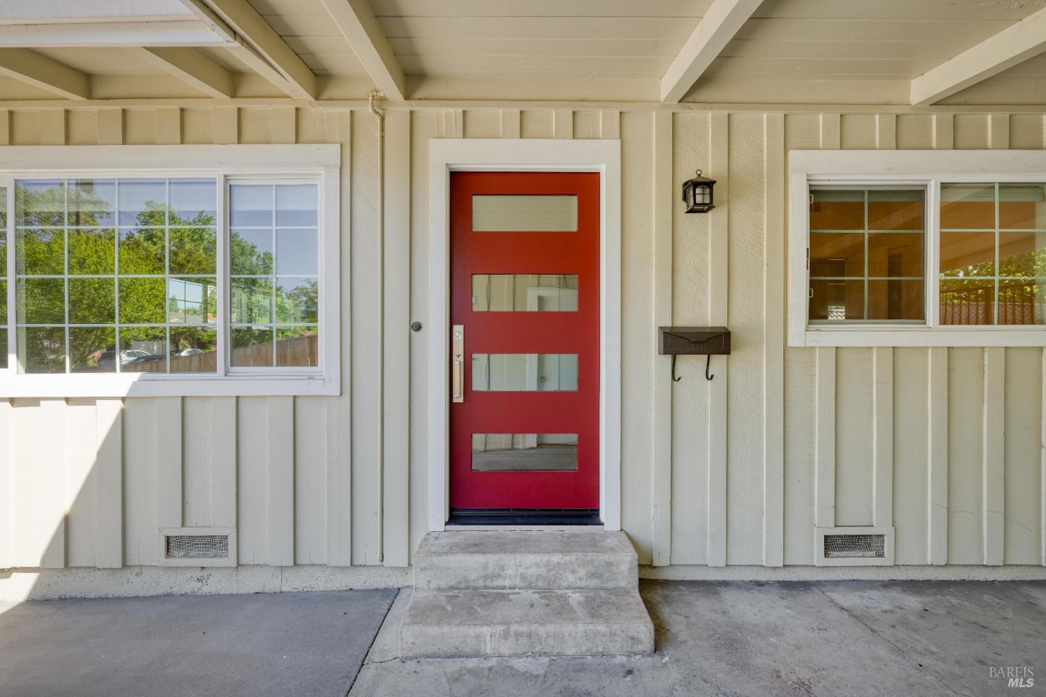 Detail Gallery Image 2 of 43 For 916 Colorado Blvd, Santa Rosa,  CA 95405 - 4 Beds | 2 Baths