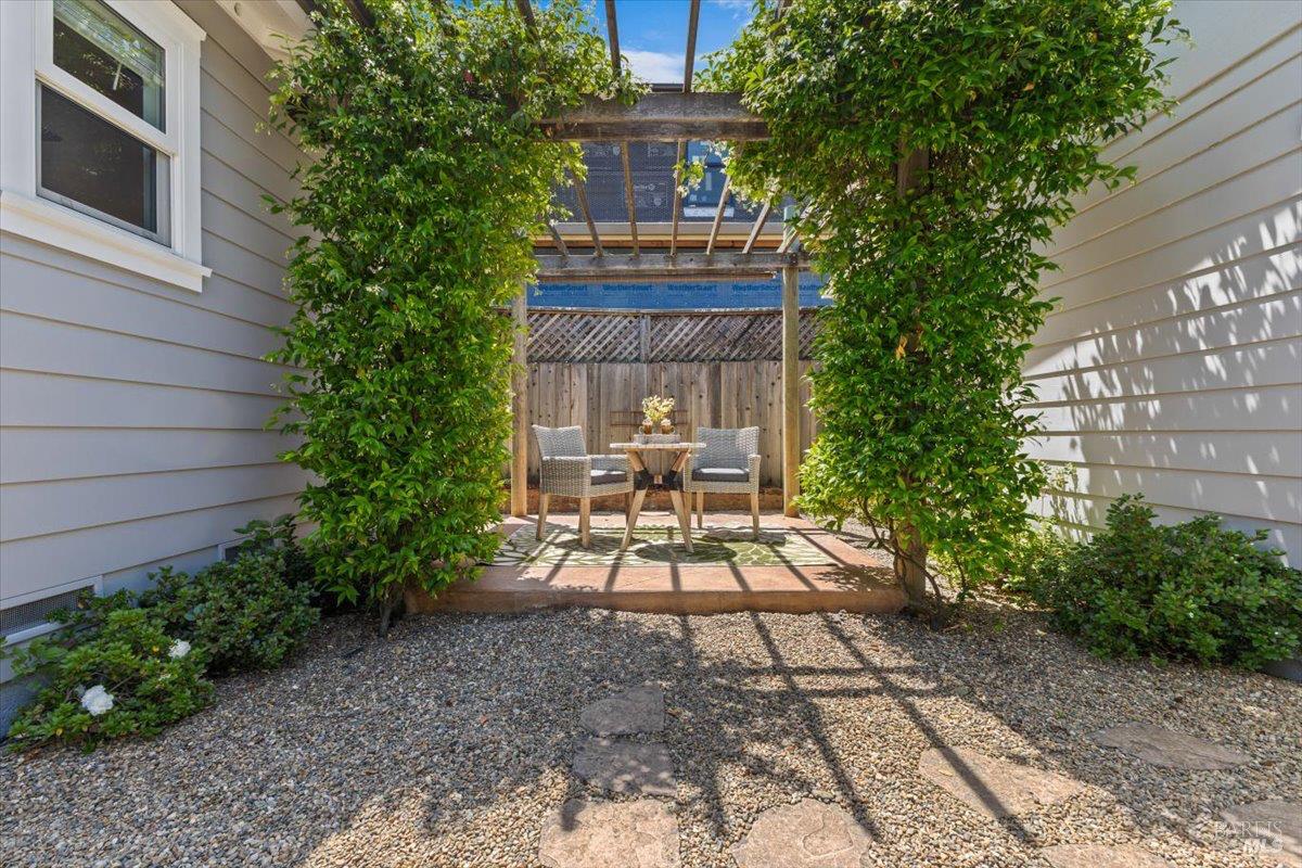 Detail Gallery Image 40 of 67 For 107 1st St, Healdsburg,  CA 95448 - 3 Beds | 3 Baths