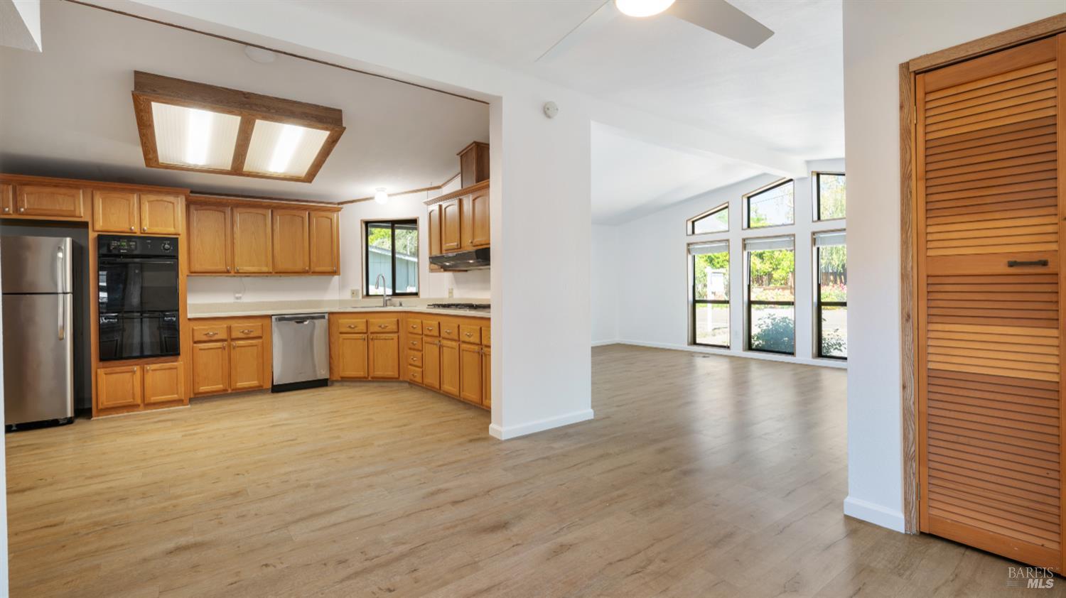 Detail Gallery Image 5 of 24 For 125 Champlain Ave, Cloverdale,  CA 95425 - 2 Beds | 2 Baths