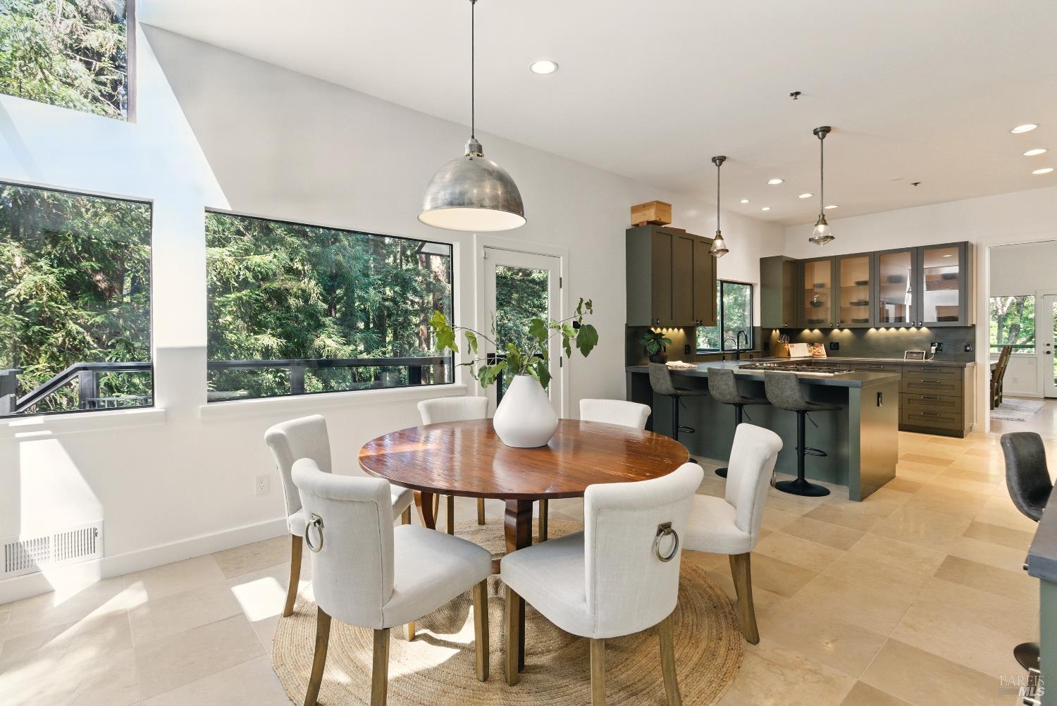 Detail Gallery Image 25 of 97 For 119 Marguerite Ave, Mill Valley,  CA 94941 - 6 Beds | 4/1 Baths