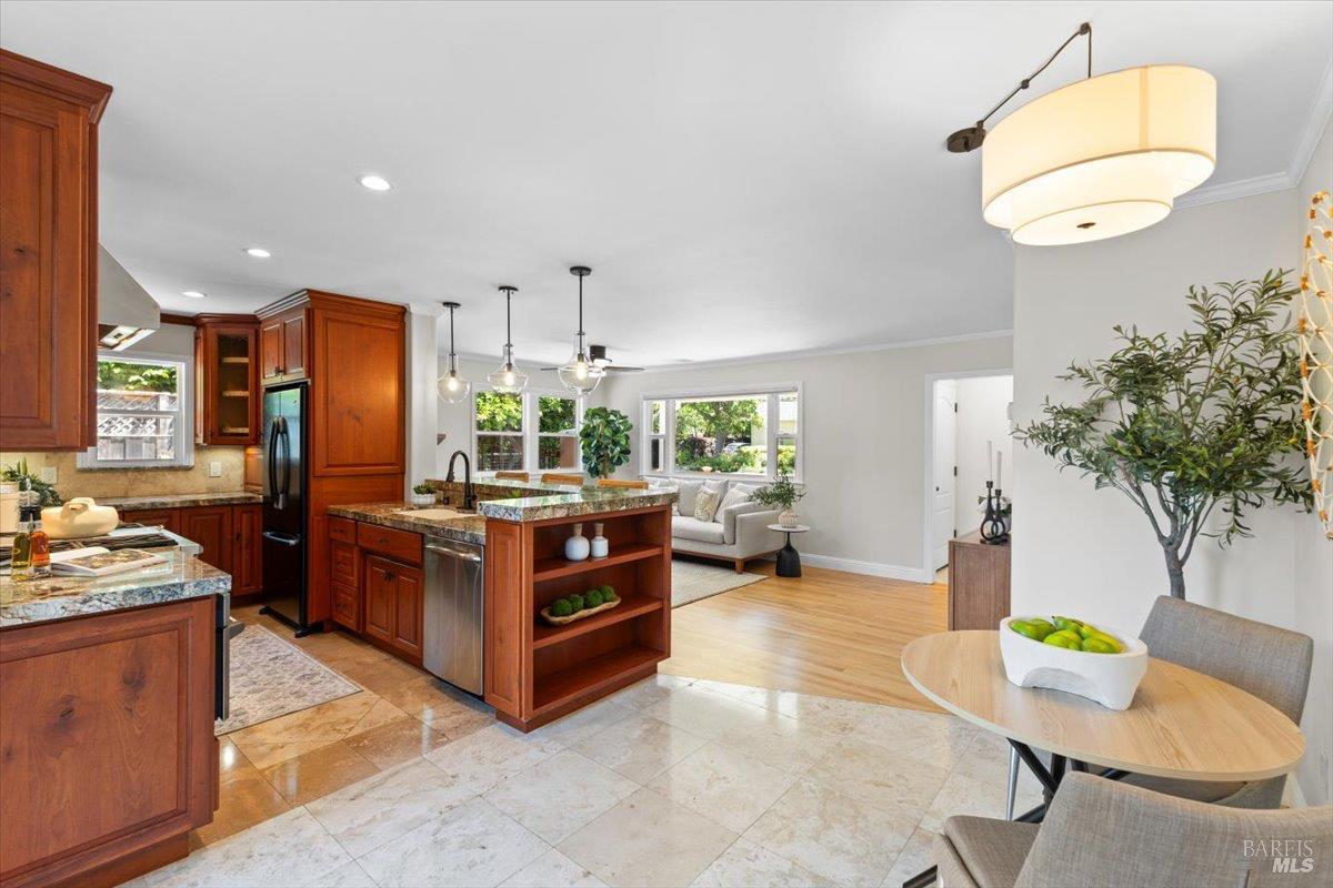 Detail Gallery Image 7 of 67 For 107 1st St, Healdsburg,  CA 95448 - 3 Beds | 3 Baths