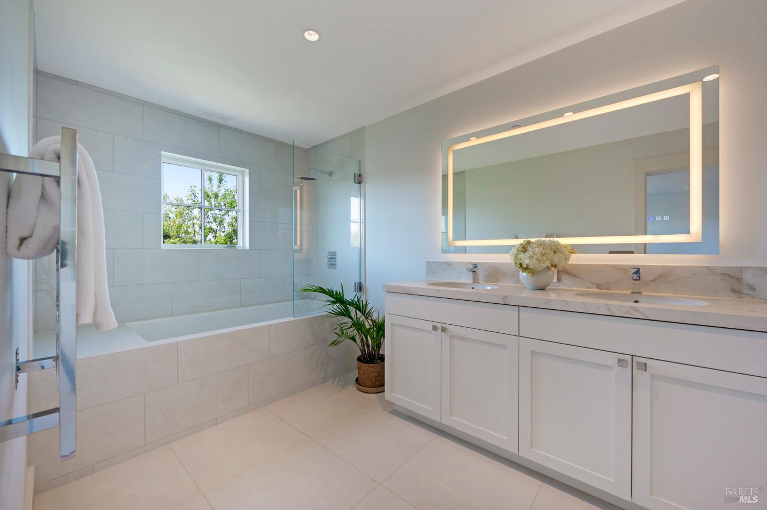 Detail Gallery Image 49 of 64 For 22 Eucalyptus Rd, Belvedere,  CA 94920 - 5 Beds | 4/2 Baths