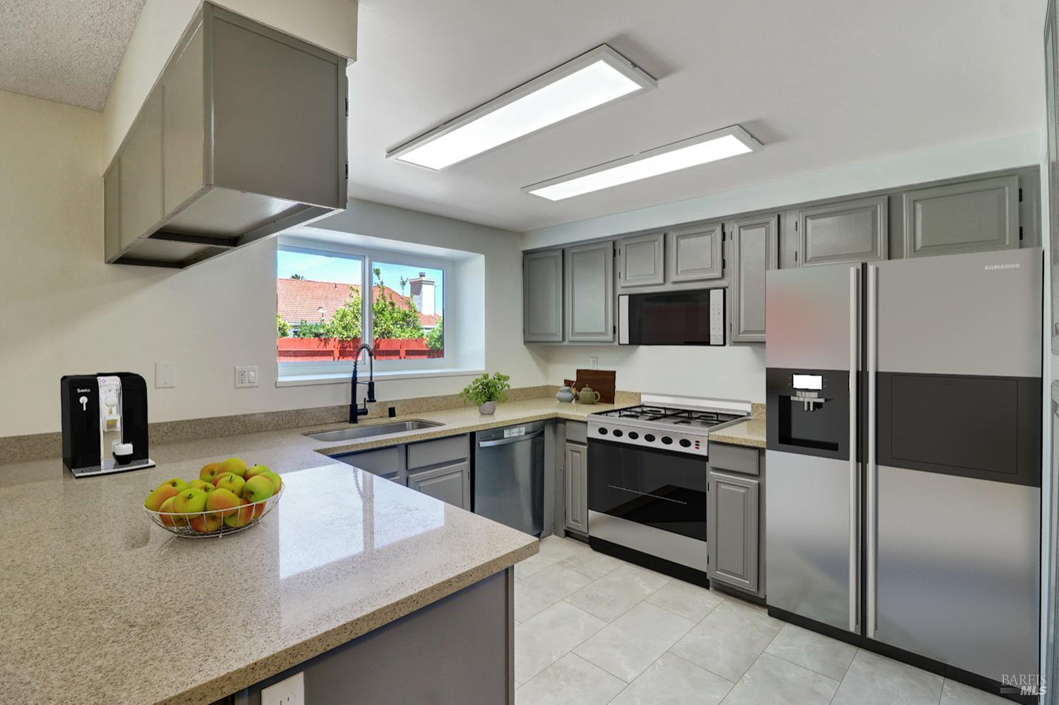 Detail Gallery Image 12 of 29 For 181 Belvedere Ct, Vallejo,  CA 94589 - 4 Beds | 3 Baths