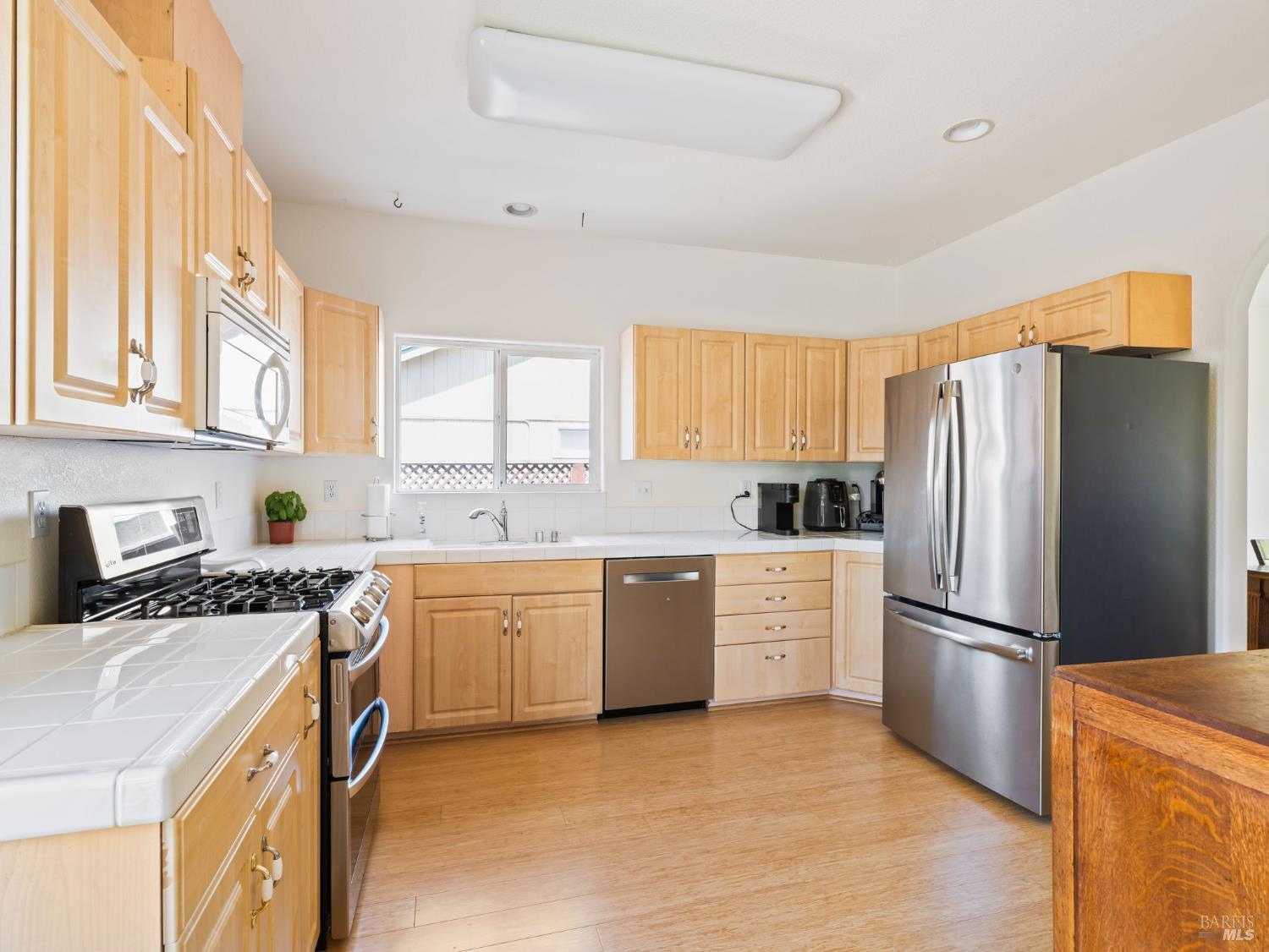 Detail Gallery Image 16 of 60 For 109 Paradise Dr, Napa,  CA 94558 - 4 Beds | 2/1 Baths