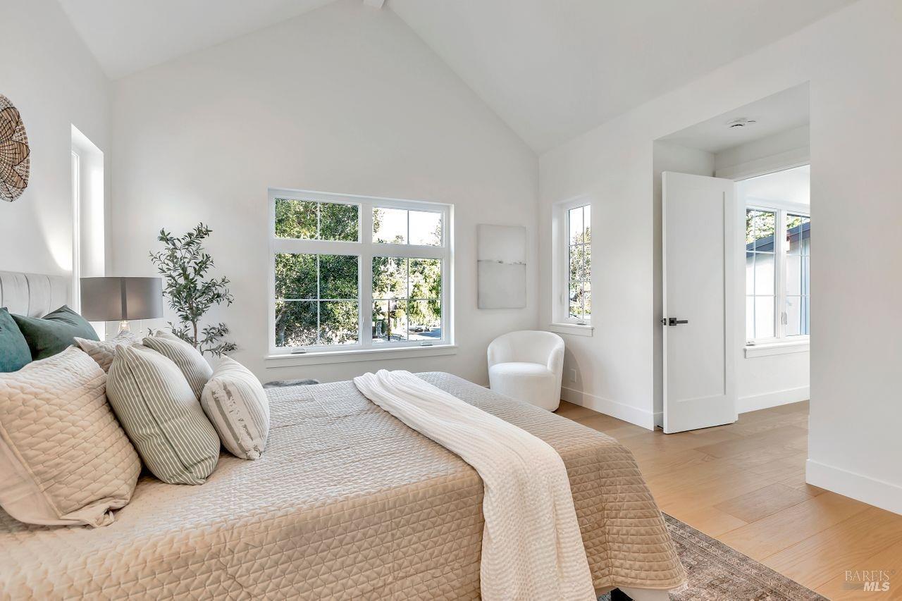 Detail Gallery Image 24 of 64 For 22 Cedar Ave, Kentfield,  CA 94904 - 5 Beds | 5 Baths