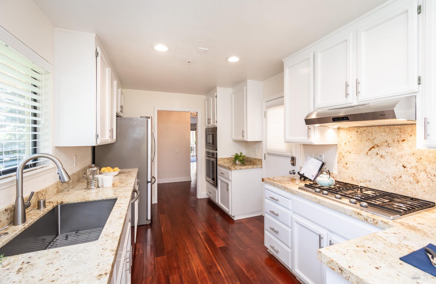 Detail Gallery Image 4 of 39 For 33 Fountain Grove Cir, Napa,  CA 94558 - 2 Beds | 2 Baths