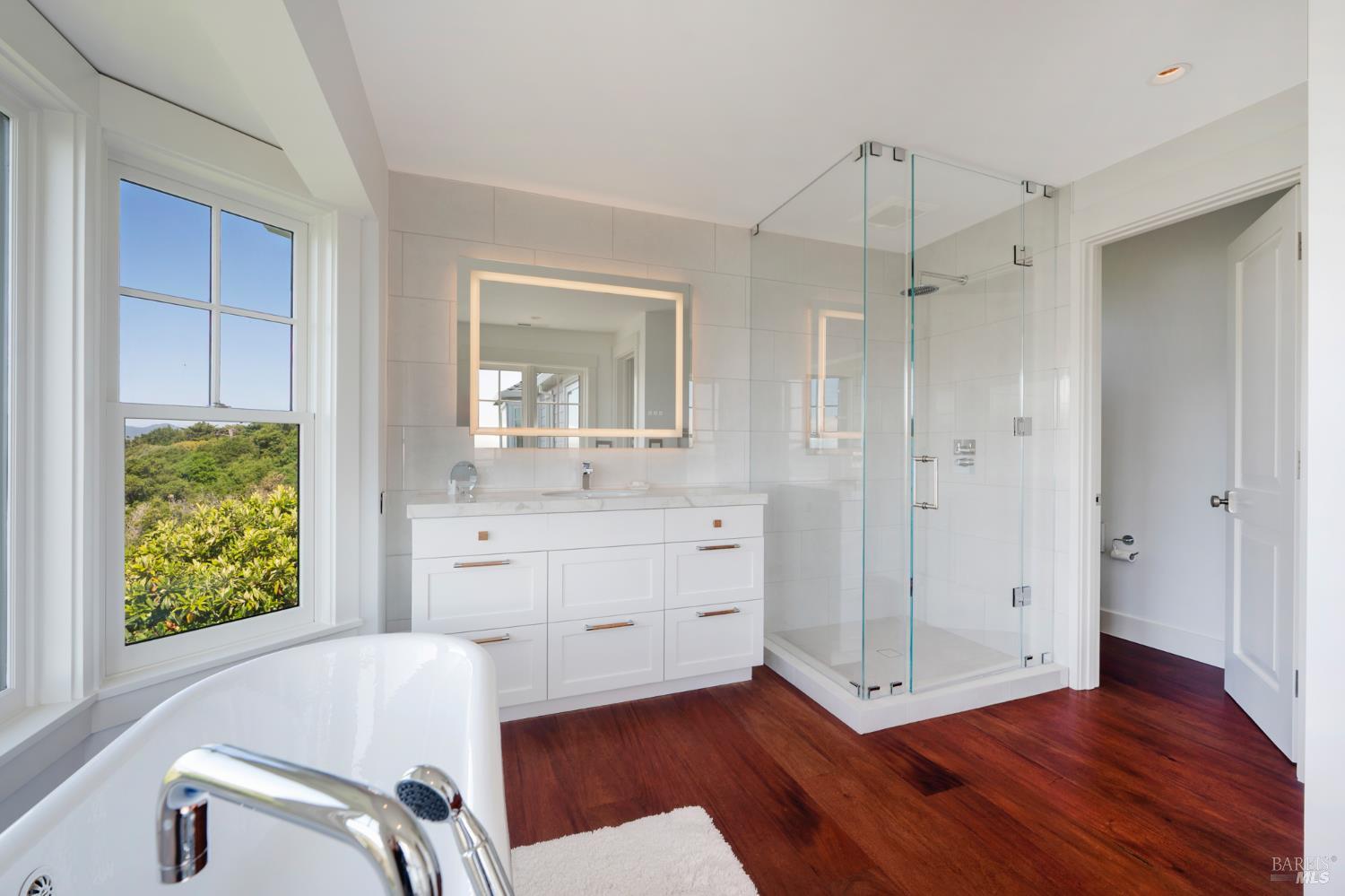 Detail Gallery Image 30 of 64 For 22 Eucalyptus Rd, Belvedere,  CA 94920 - 5 Beds | 4/2 Baths