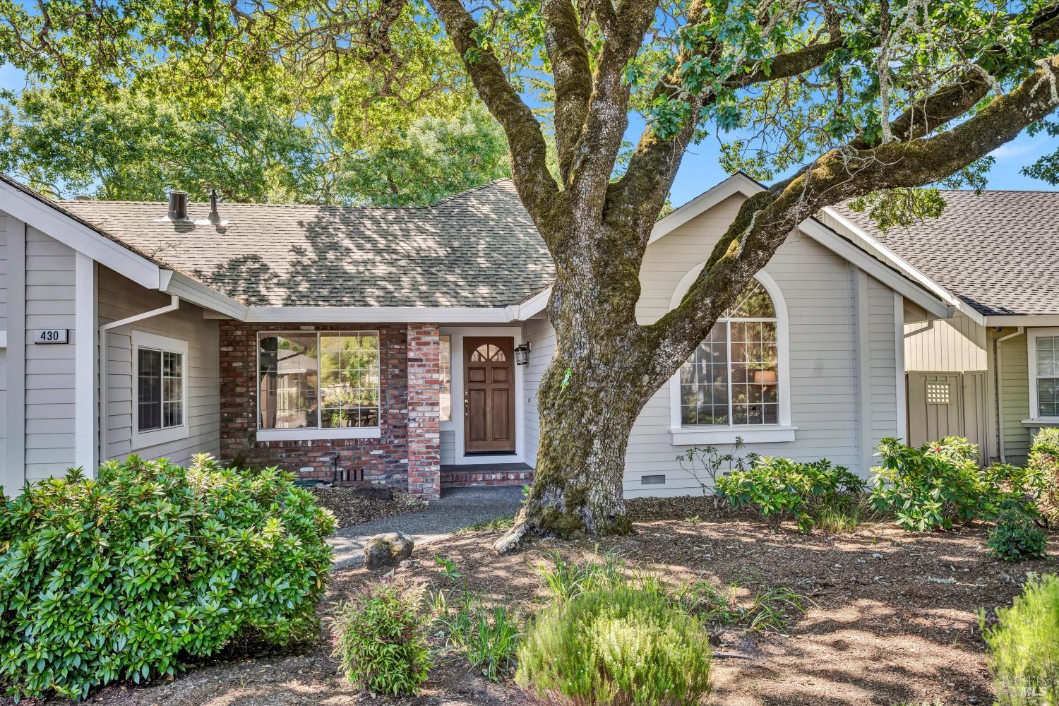 Detail Gallery Image 2 of 31 For 430 Woodley Pl, Santa Rosa,  CA 95409 - 2 Beds | 2 Baths