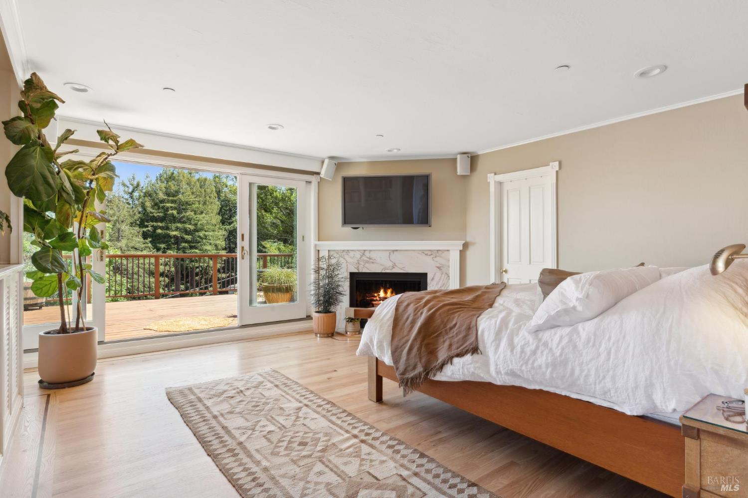 Detail Gallery Image 27 of 54 For 222 Marguerite Ave, Mill Valley,  CA 94941 - 4 Beds | 5 Baths