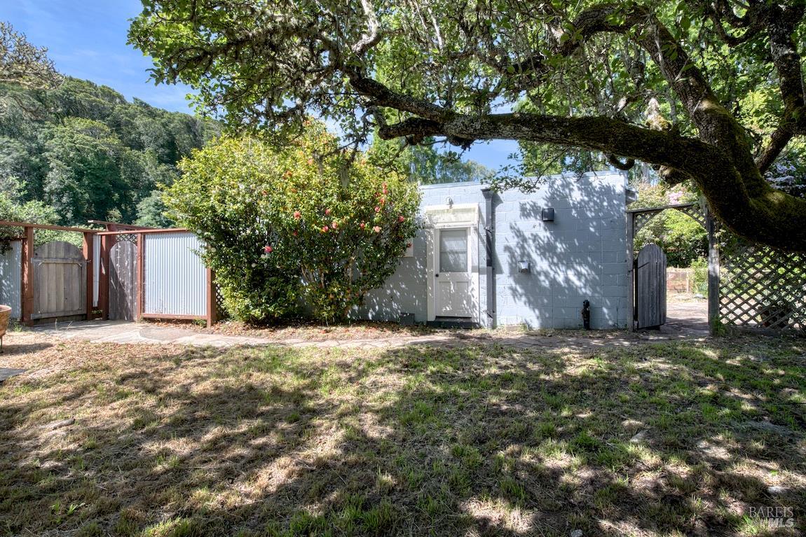 Detail Gallery Image 34 of 45 For 11 Inverness Way, Inverness,  CA 94937 - 3 Beds | 2 Baths