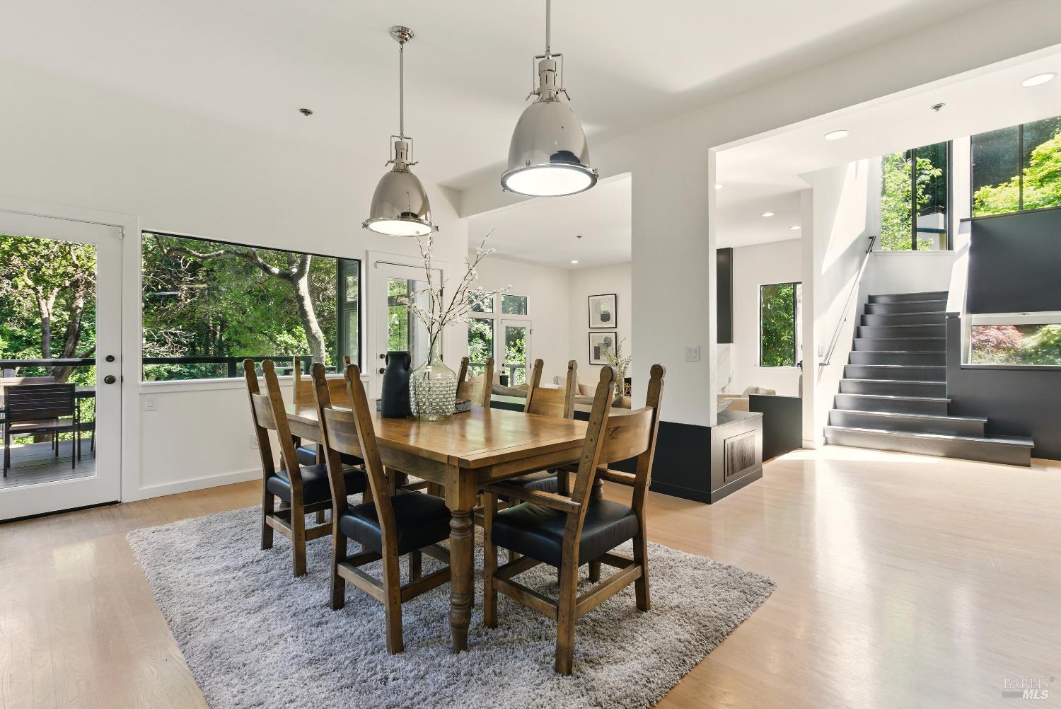 Detail Gallery Image 16 of 97 For 119 Marguerite Ave, Mill Valley,  CA 94941 - 6 Beds | 4/1 Baths
