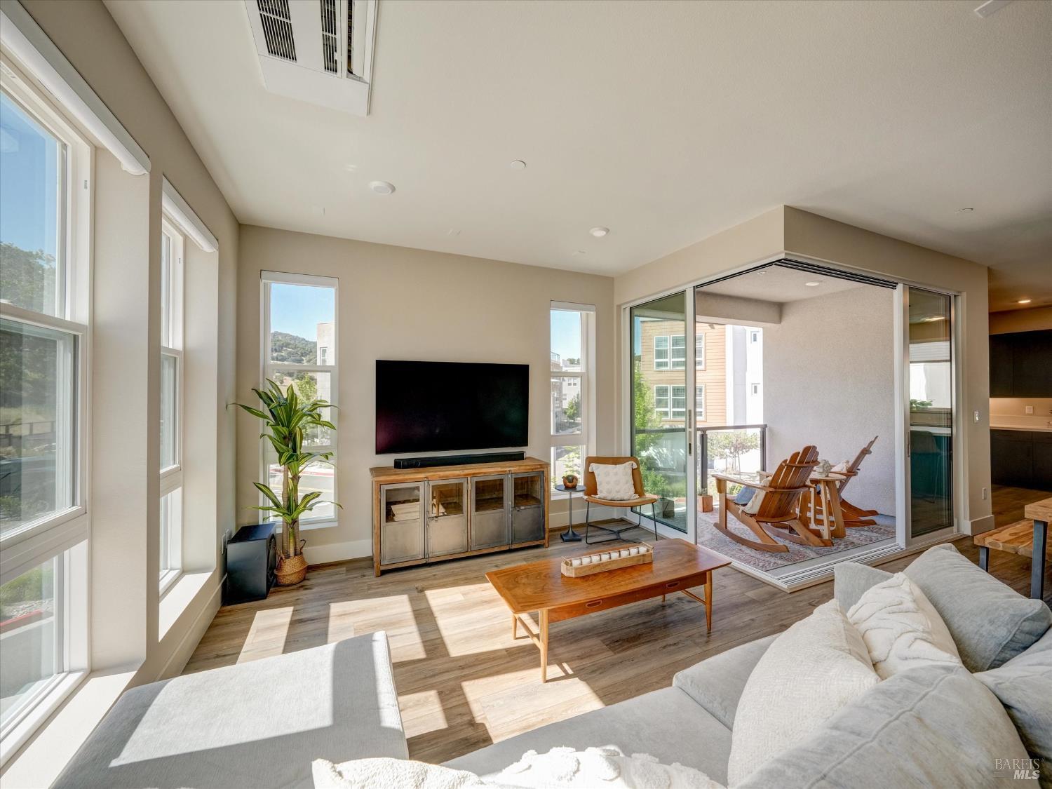 Detail Gallery Image 9 of 41 For 226 Verandah Ave, Novato,  CA 94945 - 3 Beds | 2/1 Baths