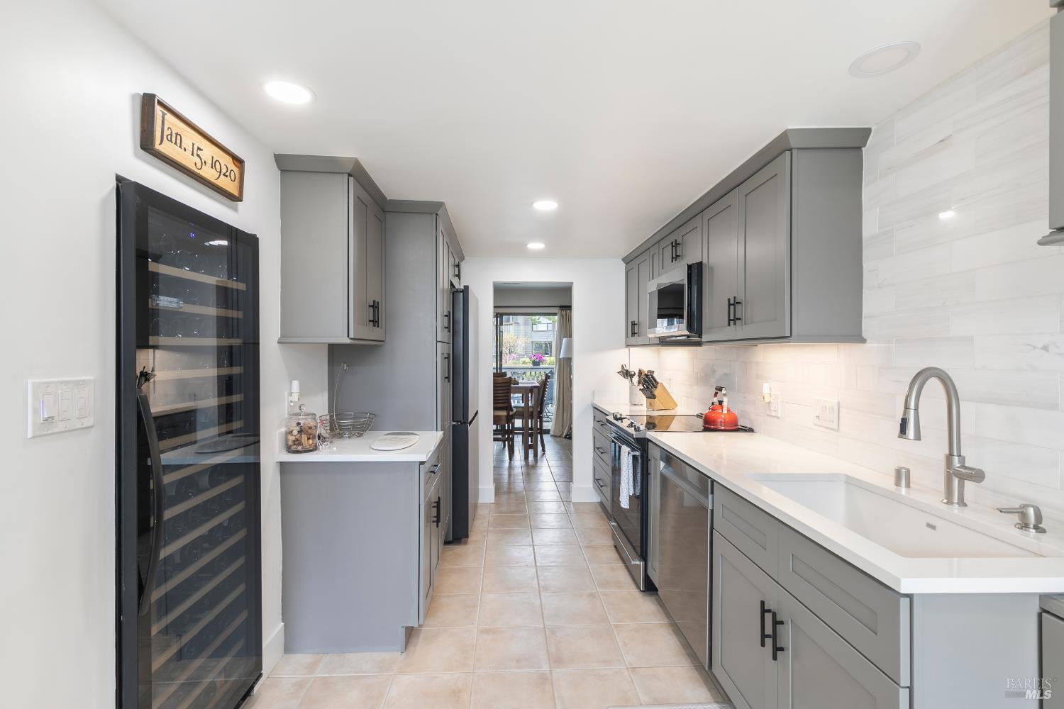Detail Gallery Image 13 of 53 For 553 Kings Rd, Alameda,  CA 94501 - 2 Beds | 2/1 Baths