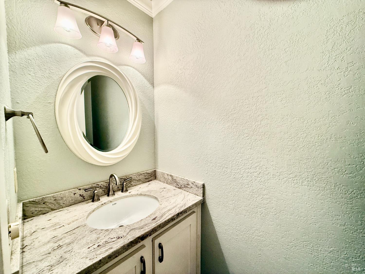 Detail Gallery Image 3 of 19 For 1121 Grove Cir, Benicia,  CA 94510 - 3 Beds | 2/1 Baths