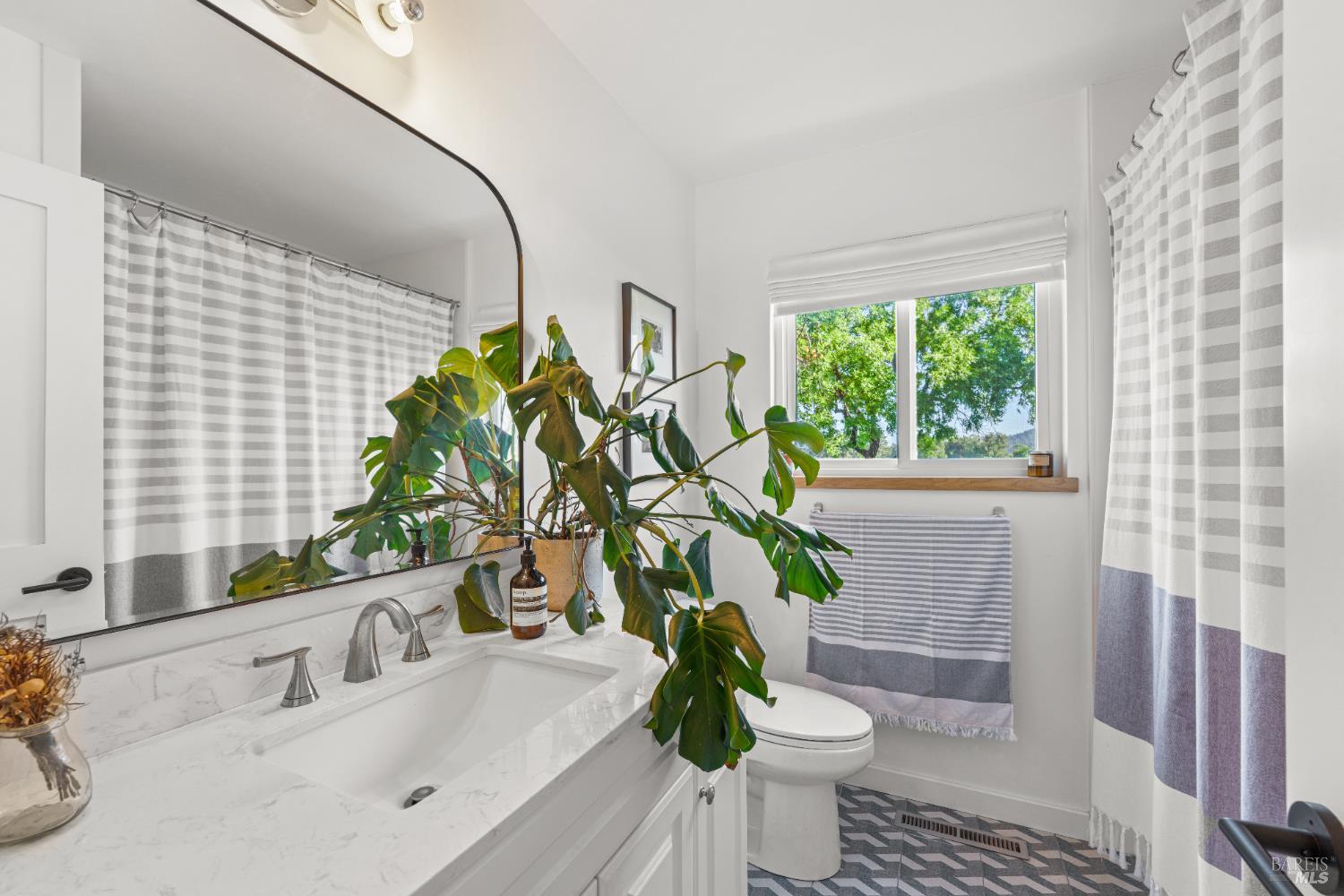 Detail Gallery Image 20 of 29 For 21800 River Rd, Geyserville,  CA 95441 - – Beds | – Baths