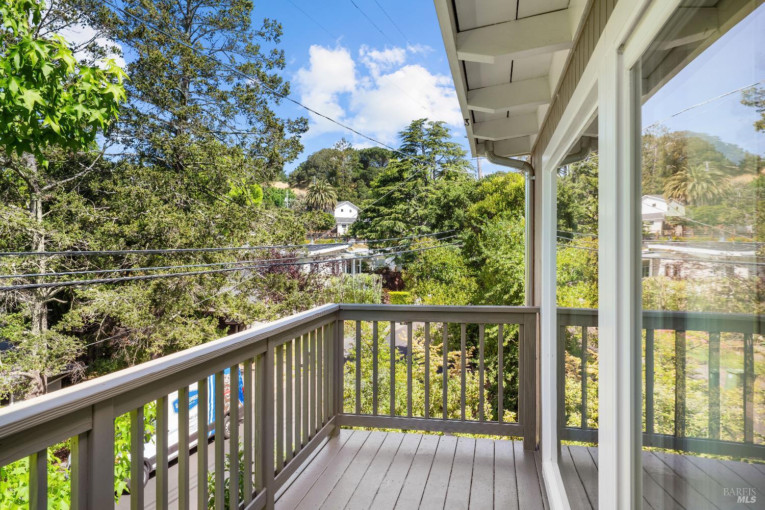 Detail Gallery Image 9 of 51 For 84 E Crescent Dr, San Rafael,  CA 94901 - 3 Beds | 2 Baths