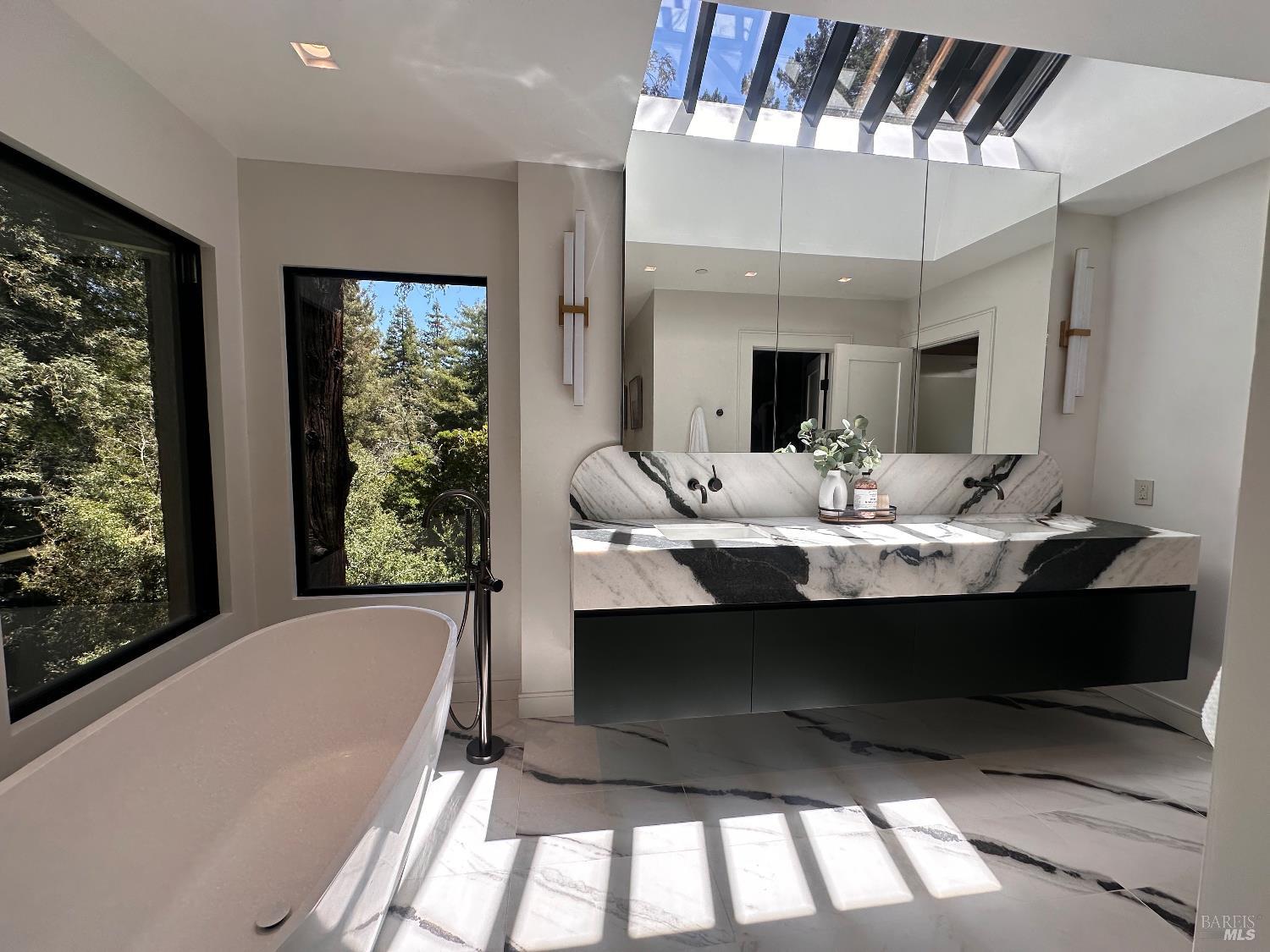 Detail Gallery Image 39 of 97 For 119 Marguerite Ave, Mill Valley,  CA 94941 - 6 Beds | 4/1 Baths
