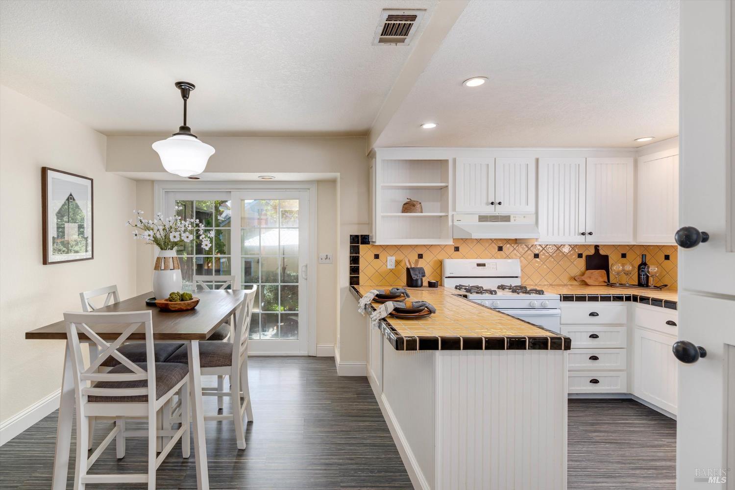 Detail Gallery Image 9 of 44 For 632 E K St, Benicia,  CA 94510 - 2 Beds | 2 Baths