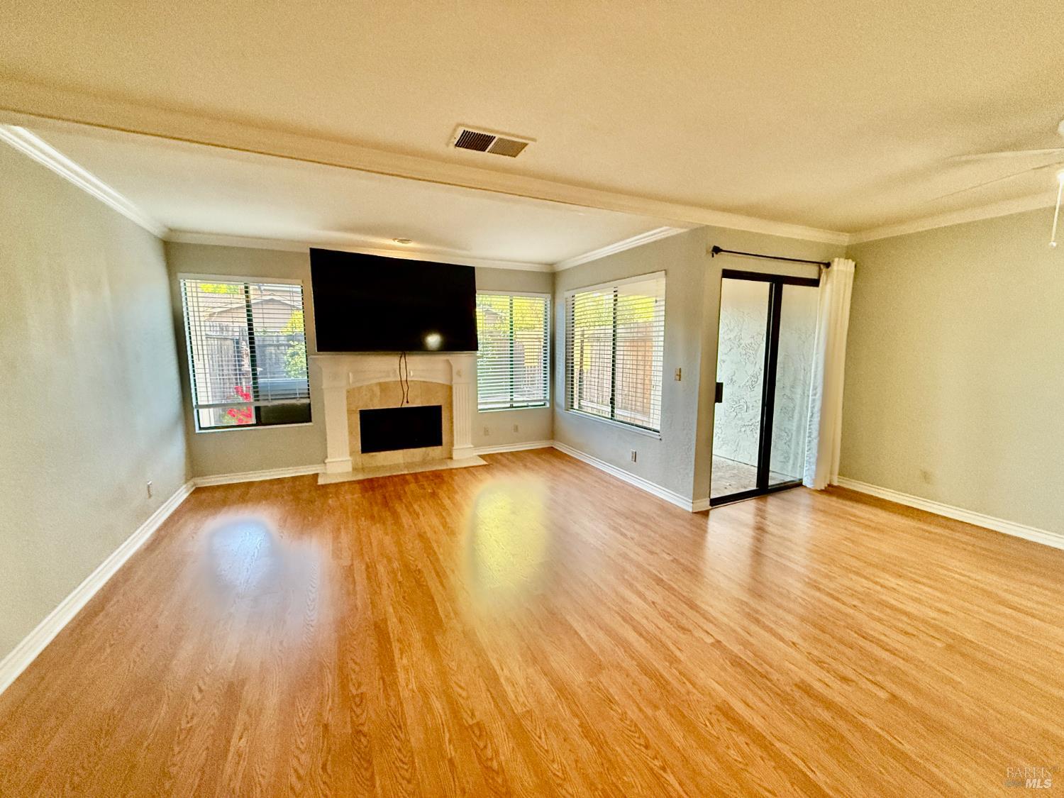 Detail Gallery Image 6 of 19 For 1121 Grove Cir, Benicia,  CA 94510 - 3 Beds | 2/1 Baths