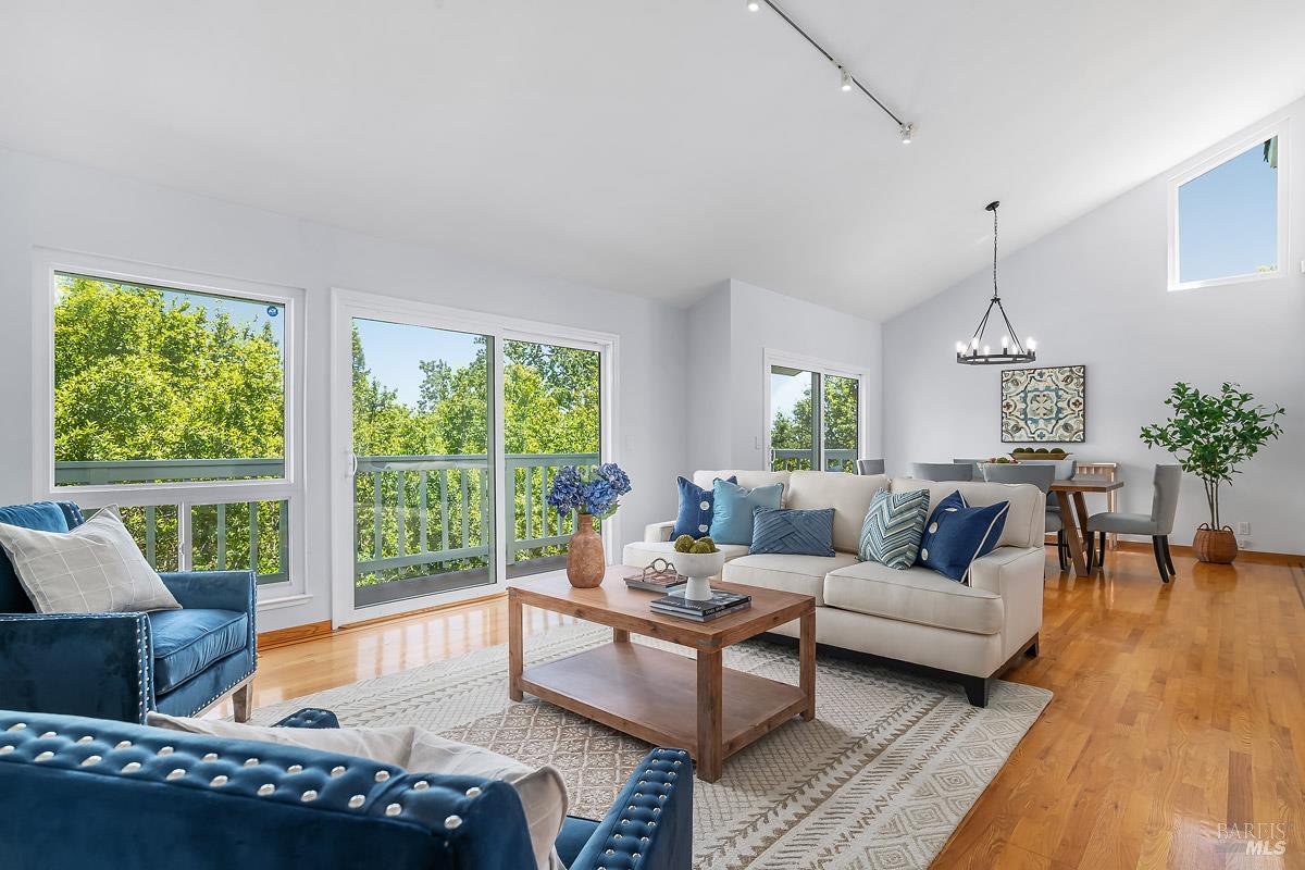 Detail Gallery Image 6 of 53 For 25 Wimbledon Ct, Novato,  CA 94949 - 4 Beds | 3/1 Baths