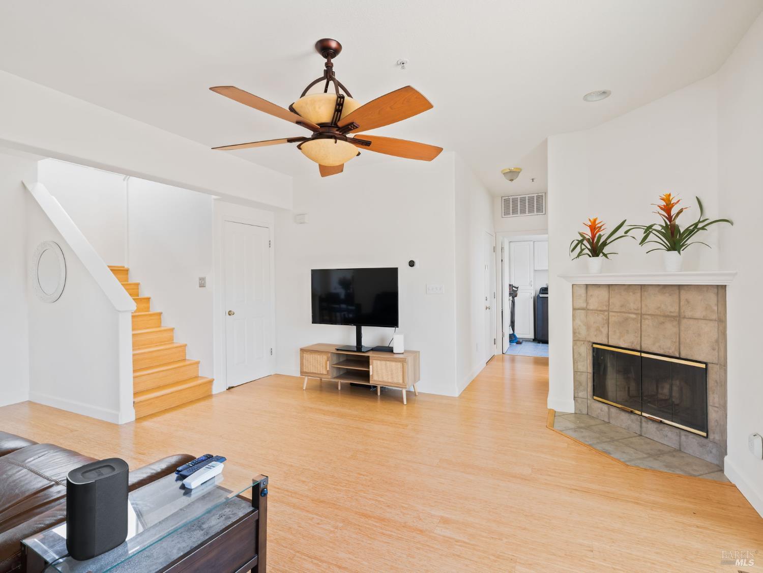 Detail Gallery Image 14 of 60 For 109 Paradise Dr, Napa,  CA 94558 - 4 Beds | 2/1 Baths