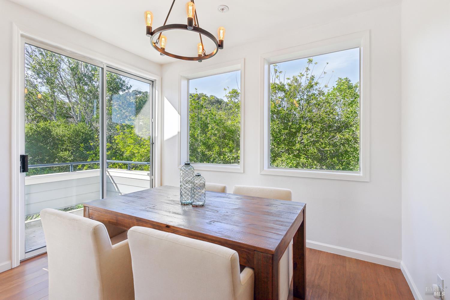 Detail Gallery Image 9 of 28 For 9 Gable Ct, San Rafael,  CA 94903 - 3 Beds | 2 Baths
