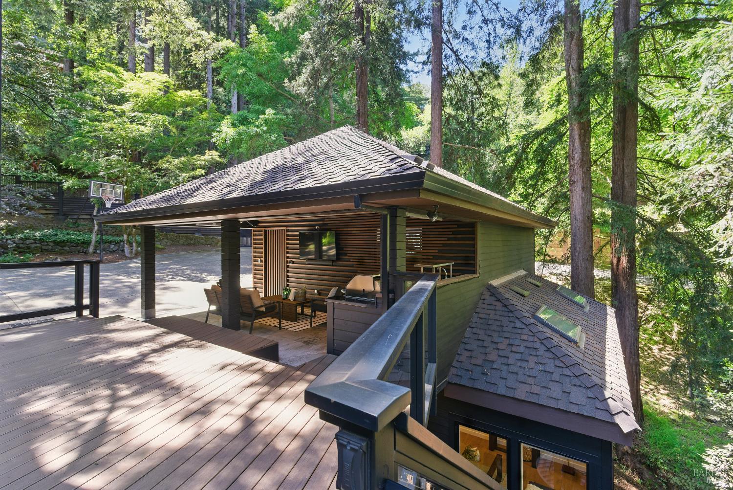 Detail Gallery Image 77 of 97 For 119 Marguerite Ave, Mill Valley,  CA 94941 - 6 Beds | 4/1 Baths