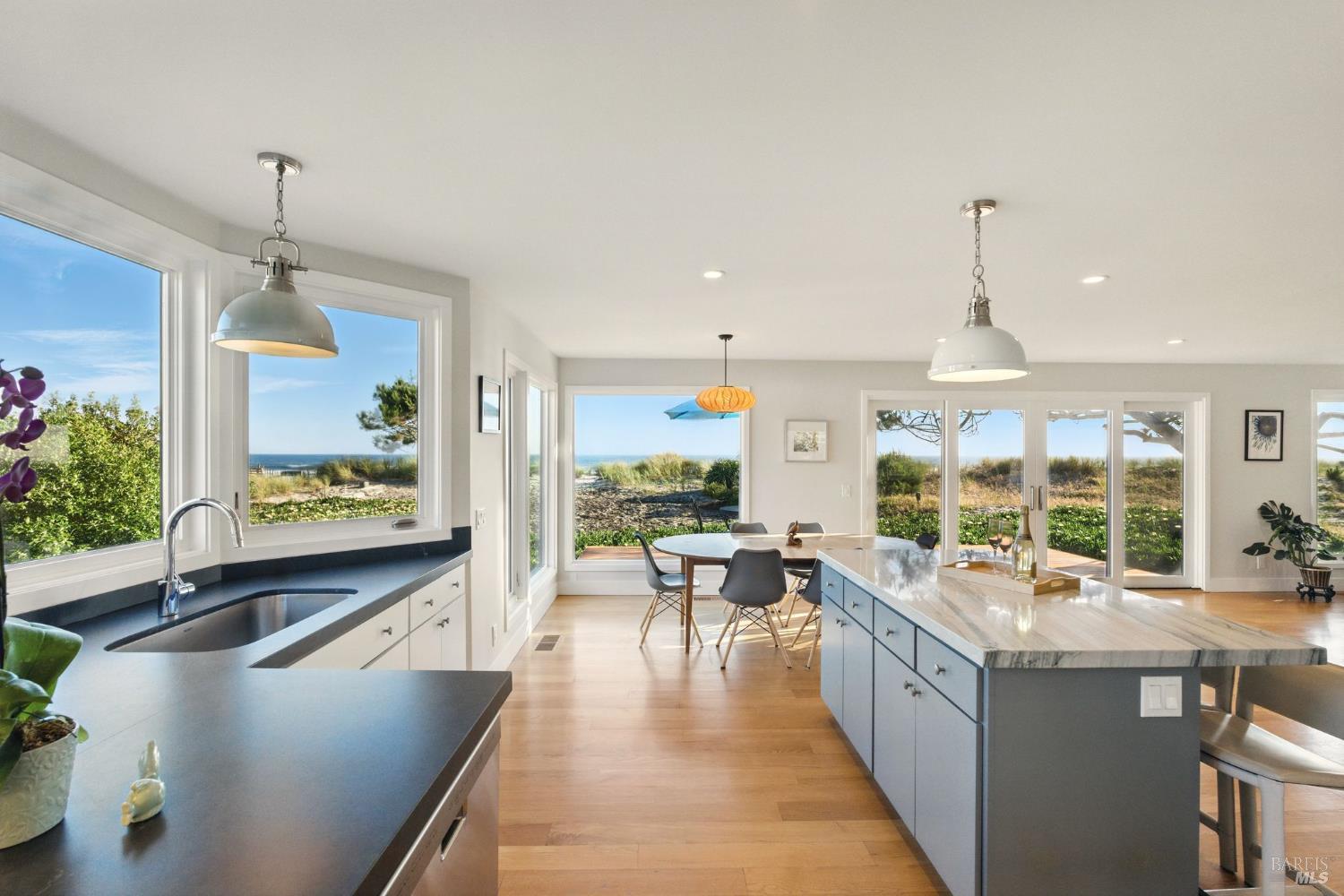 Detail Gallery Image 18 of 43 For 8 Rafael Patio Unkn, Stinson Beach,  CA 94970 - 3 Beds | 2 Baths
