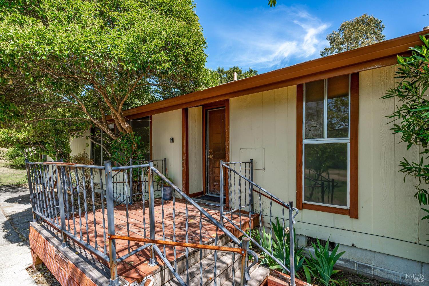 Detail Gallery Image 8 of 26 For 14154 Meadow Ln, Glen Ellen,  CA 95442 - 6 Beds | 4/2 Baths