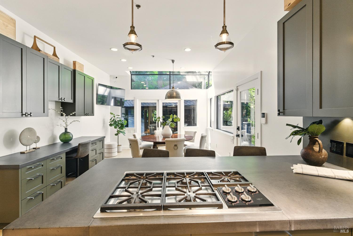 Detail Gallery Image 20 of 97 For 119 Marguerite Ave, Mill Valley,  CA 94941 - 6 Beds | 4/1 Baths
