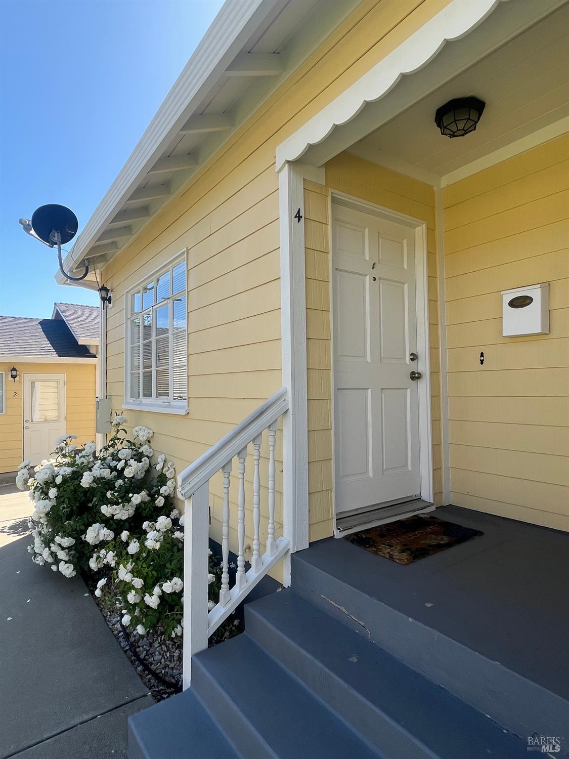 Detail Gallery Image 4 of 25 For 150 E J St #4,  Benicia,  CA 94510 - 1 Beds | 1 Baths
