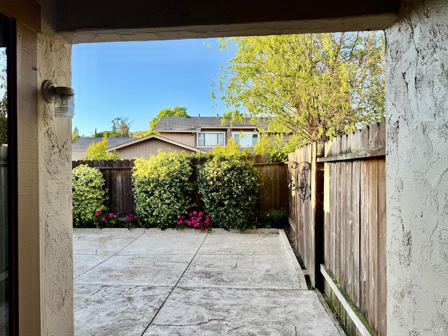 Detail Gallery Image 10 of 19 For 1121 Grove Cir, Benicia,  CA 94510 - 3 Beds | 2/1 Baths