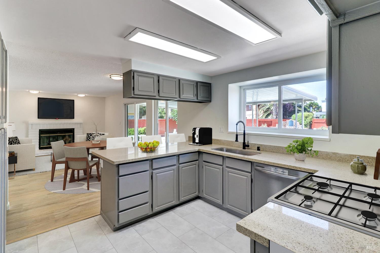 Detail Gallery Image 11 of 29 For 181 Belvedere Ct, Vallejo,  CA 94589 - 4 Beds | 3 Baths