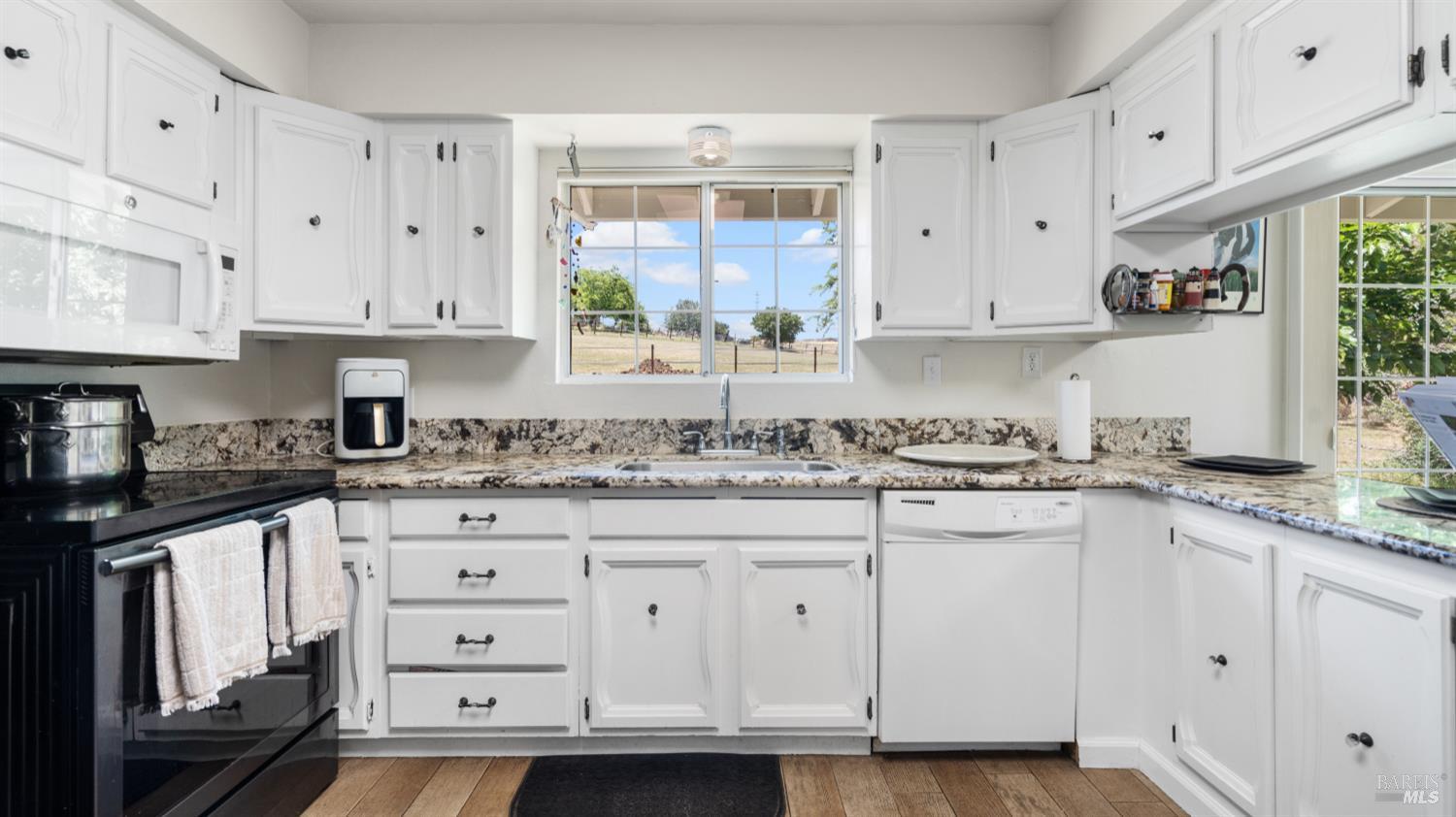 Detail Gallery Image 8 of 70 For 4270 Peaceful Glen Rd, Vacaville,  CA 95688 - 3 Beds | 2 Baths