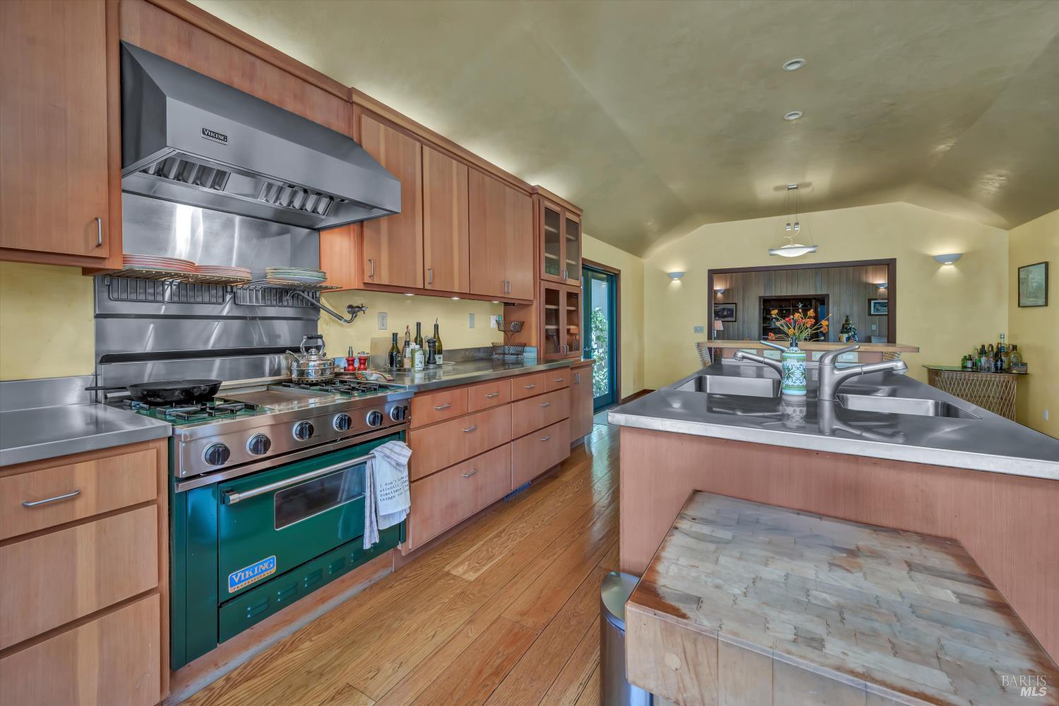Detail Gallery Image 8 of 33 For 1975 Whitehall Ln, Saint Helena,  CA 94574 - 5 Beds | 5/1 Baths