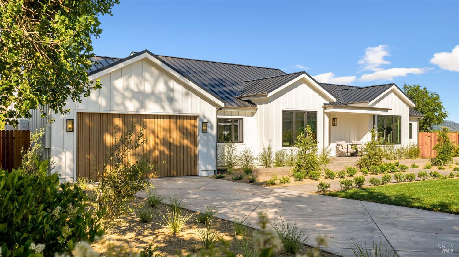 Detail Gallery Image 4 of 54 For 1597 Arrowhead Dr, Saint Helena,  CA 94574 - 3 Beds | 3/1 Baths
