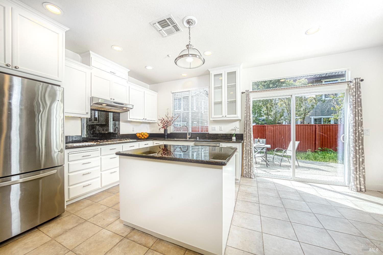 Detail Gallery Image 5 of 19 For 1759 Emma Way, Petaluma,  CA 94954 - 4 Beds | 2/1 Baths