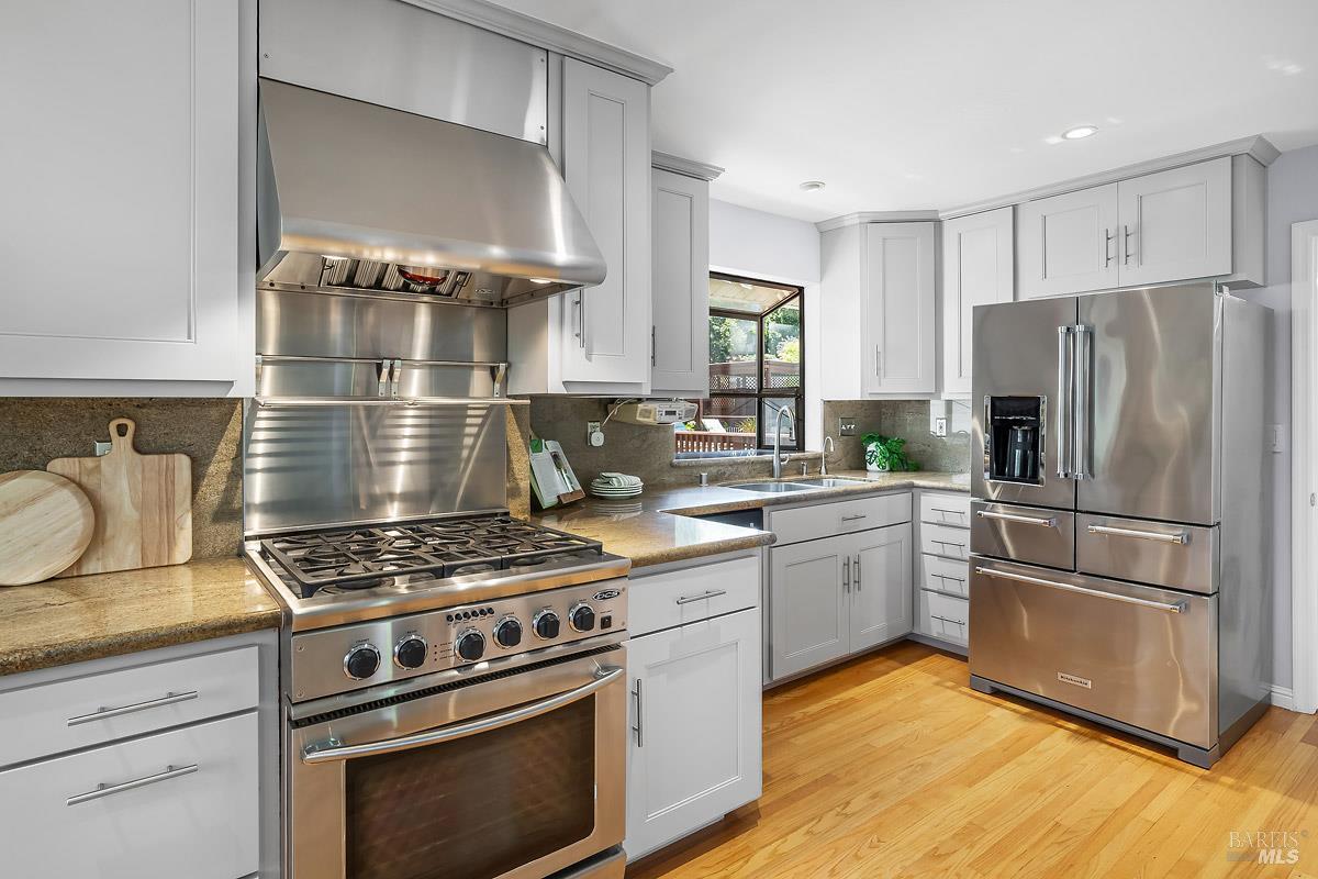 Detail Gallery Image 12 of 53 For 25 Wimbledon Ct, Novato,  CA 94949 - 4 Beds | 3/1 Baths